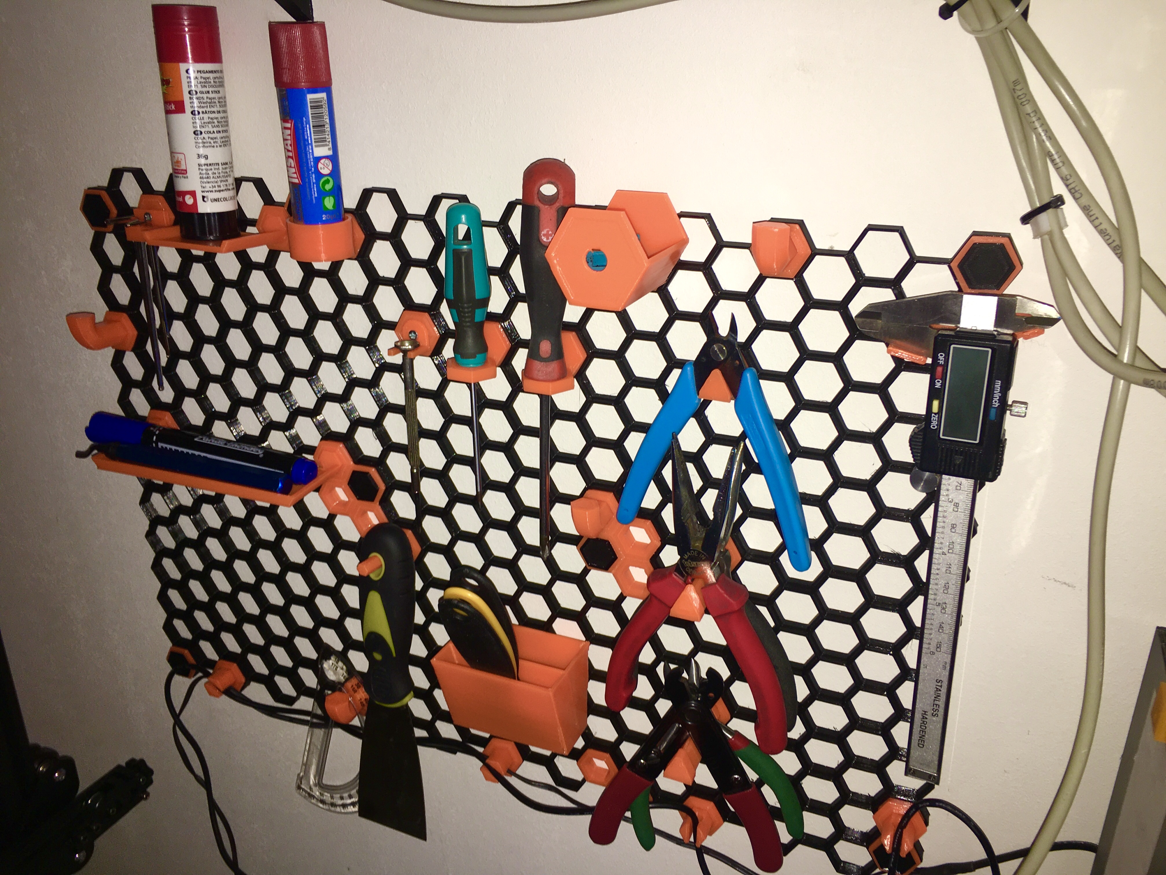 Miniatura 3 do modelo 3D Honeycomb Wall shelf