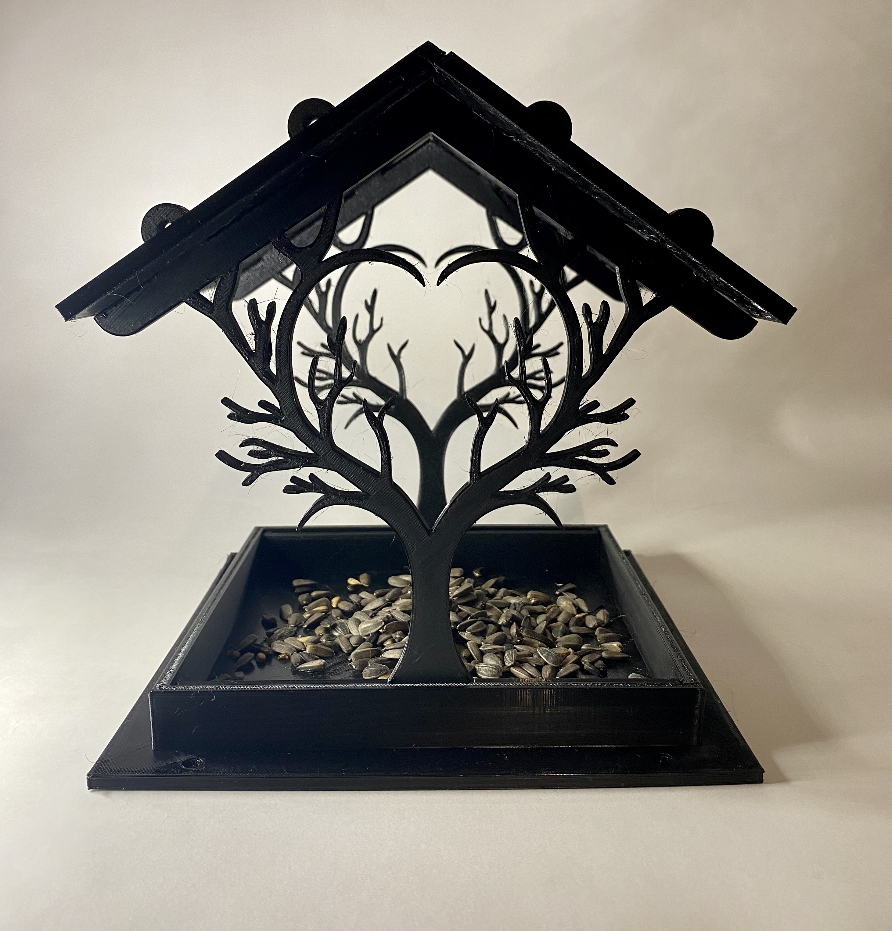 Bird feeder