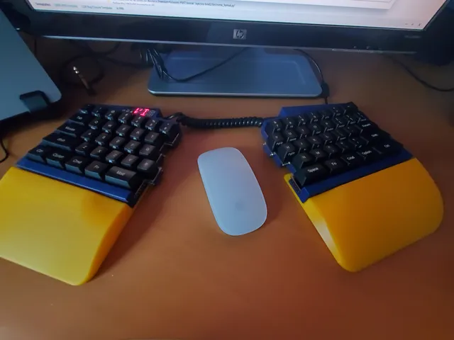 Ultimate Hacking Keyboard wrist rests