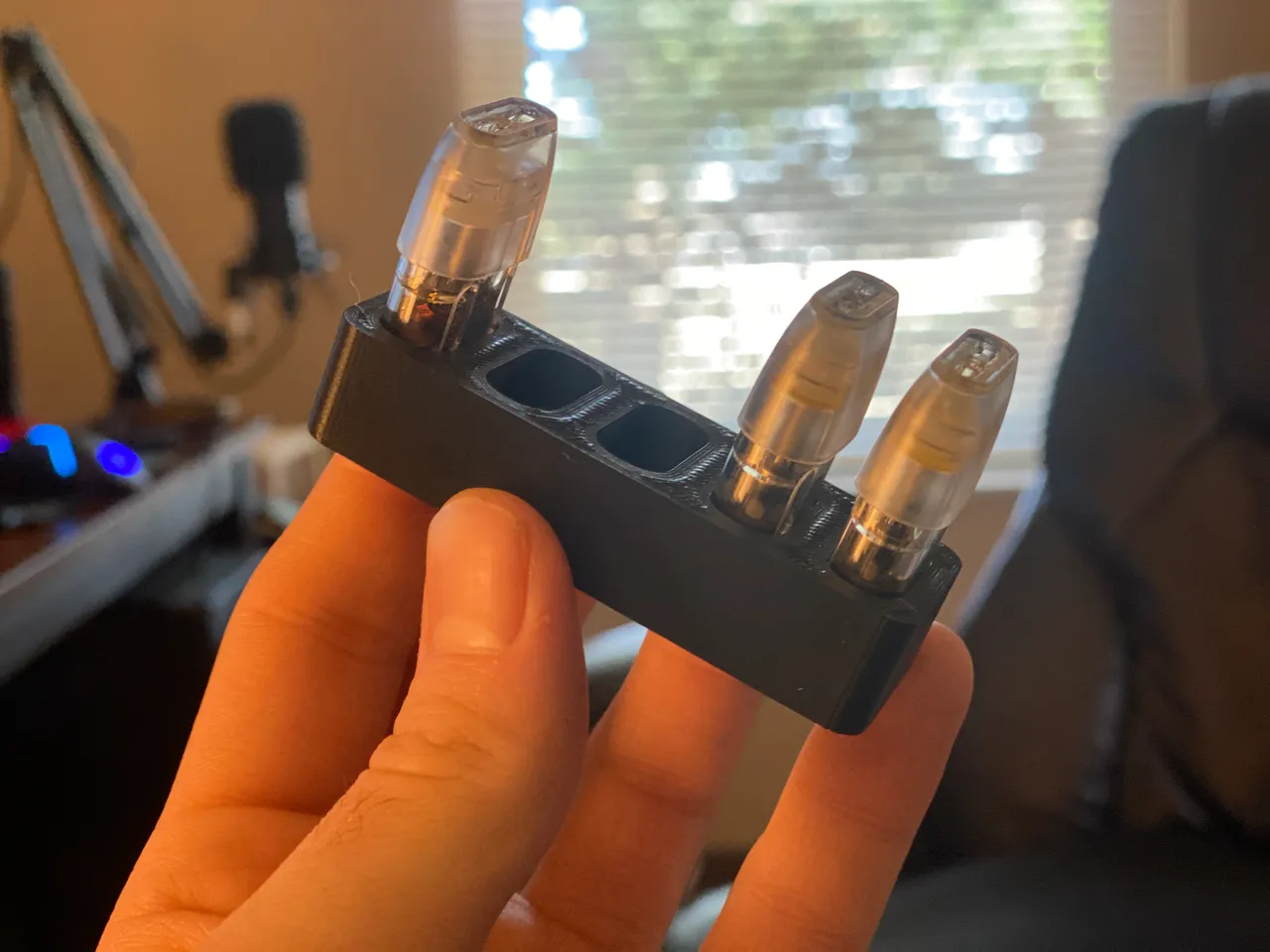 Luster Pod Holder by themasterofunlocking | Download free STL model