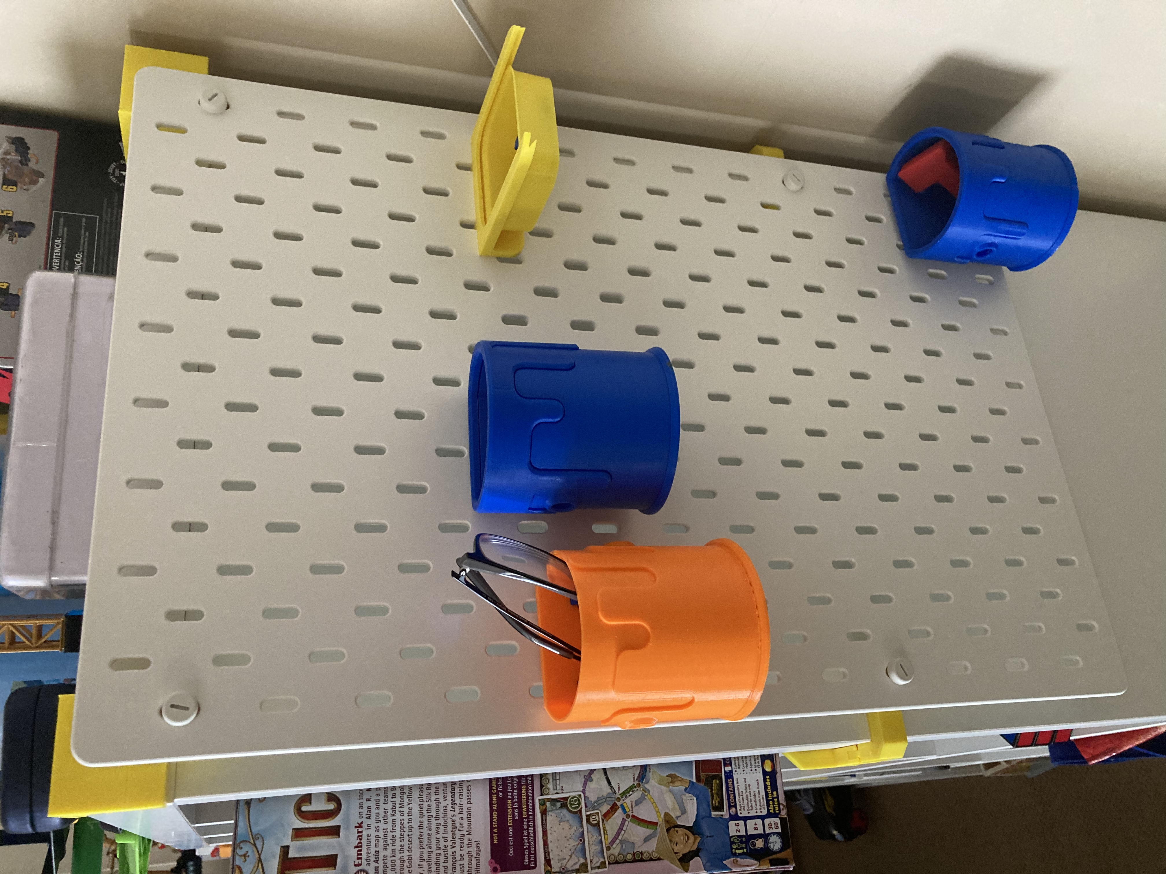 SKALLAX-DIS: Another IKEA SKADIS pegboard mount for KALLAX shelf