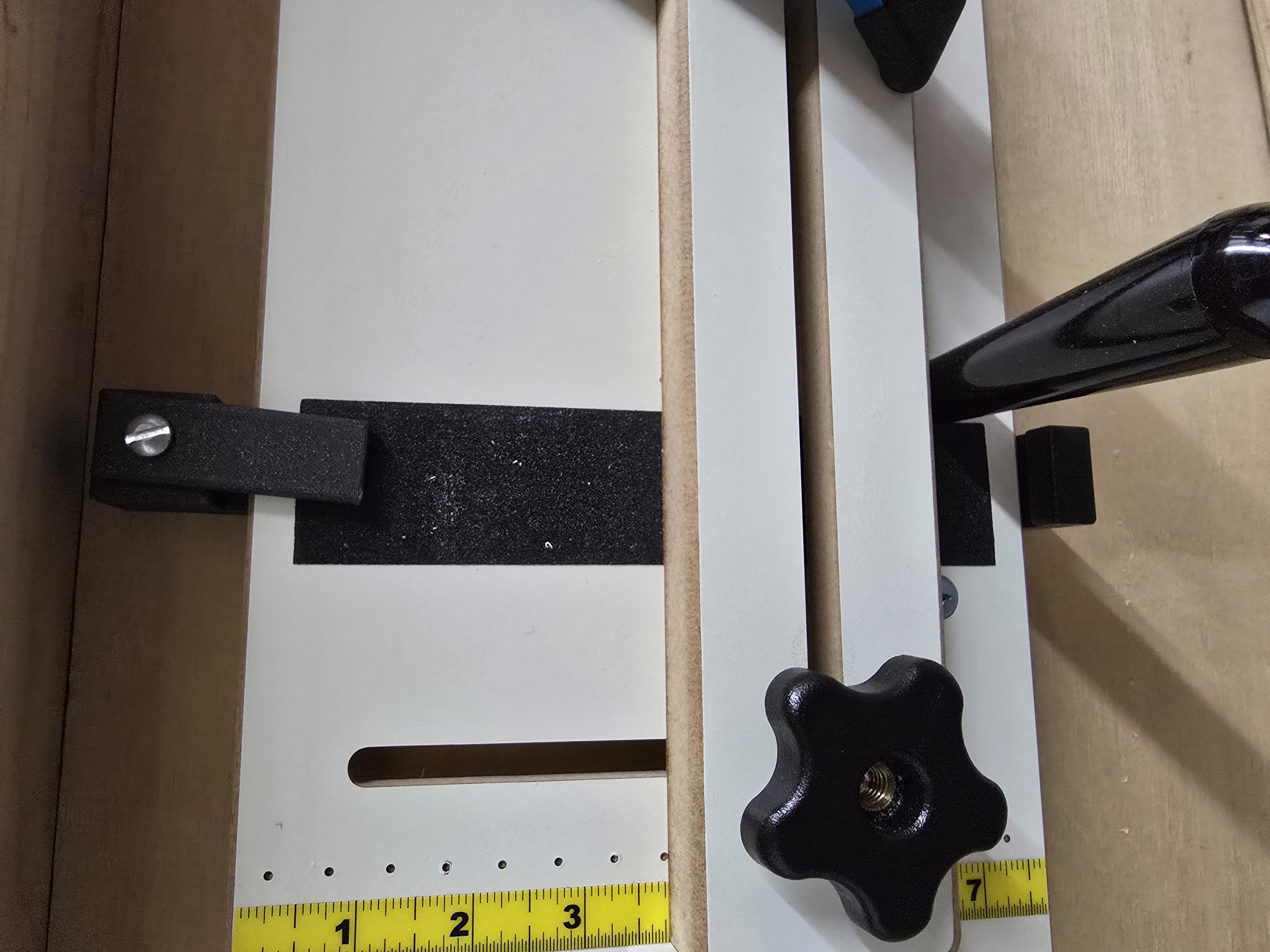 Miniatura 2 do modelo 3D Adjustable Hook & Latch System – Multipurpose Locking Bracket