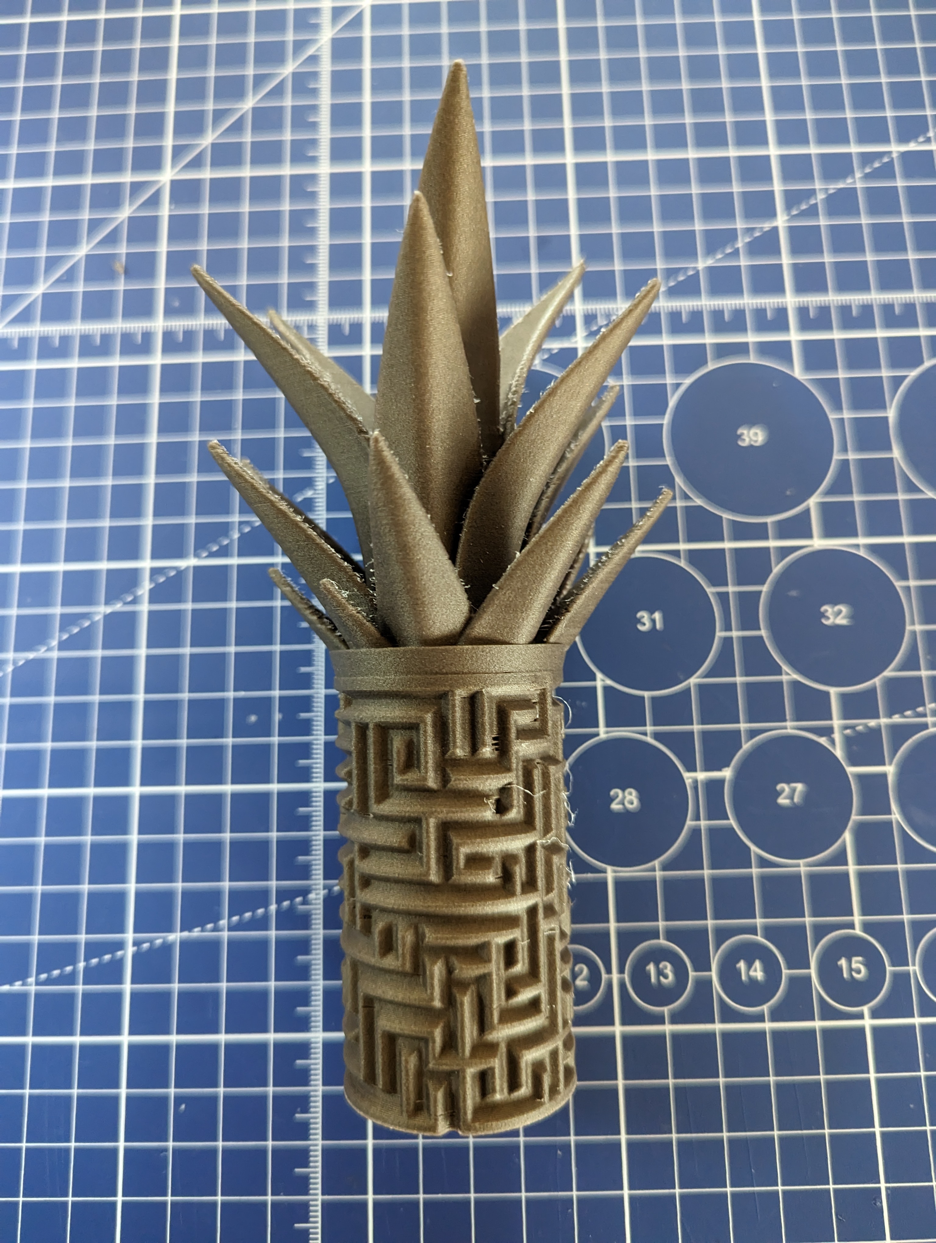 Pineapple Maze Lid Thicker Leaves