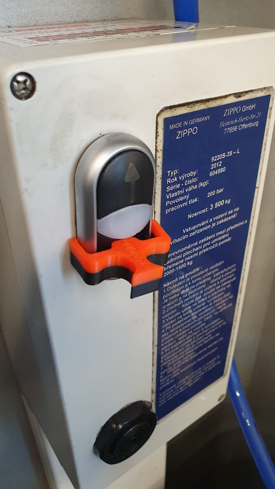 LIFEHACK ZIPPO CAR LIFT BUTTON AUTO HOLD