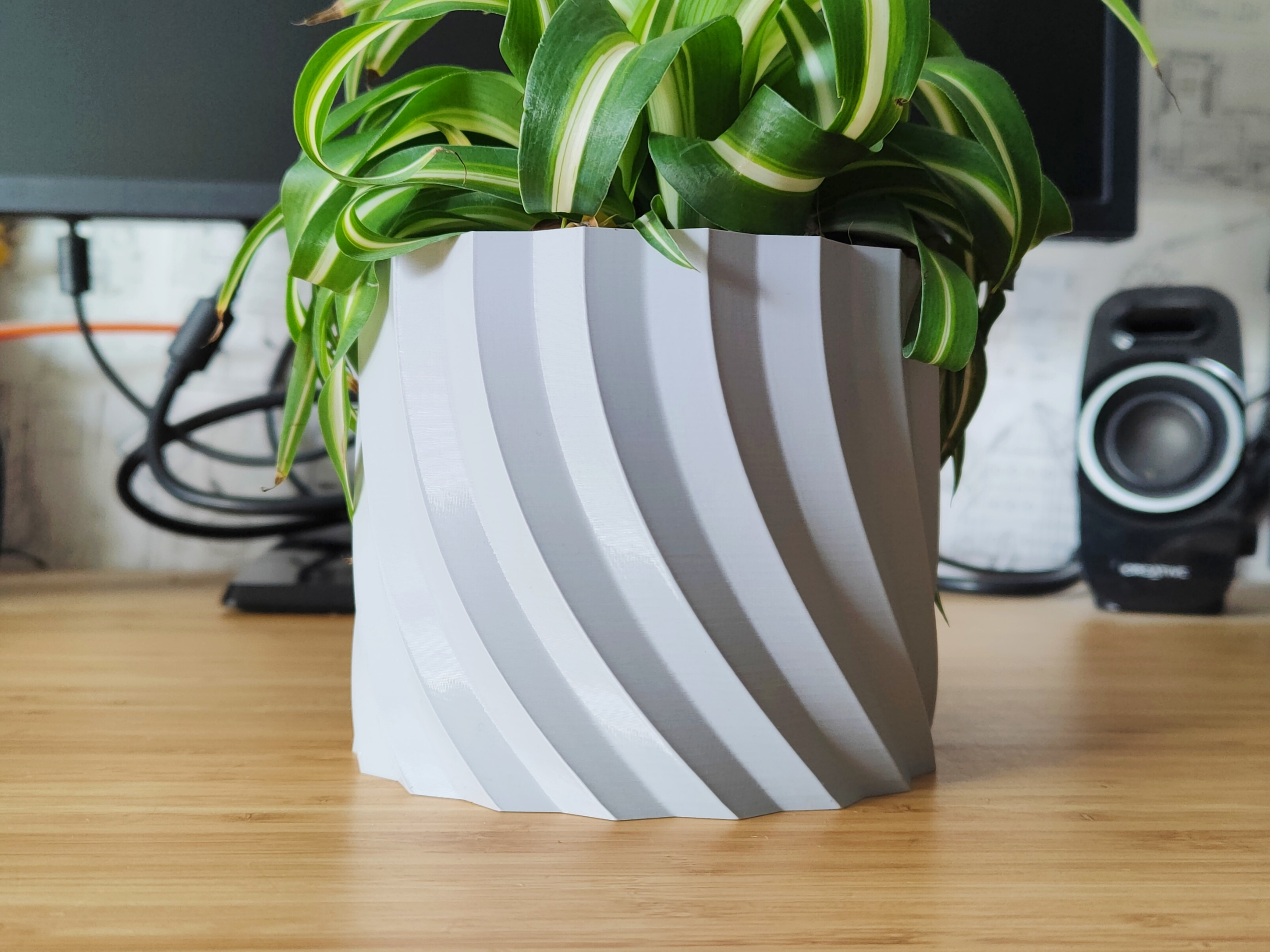 Spinning Spiral Pot and Planter - Easy Vase mode 3D model thumbnail