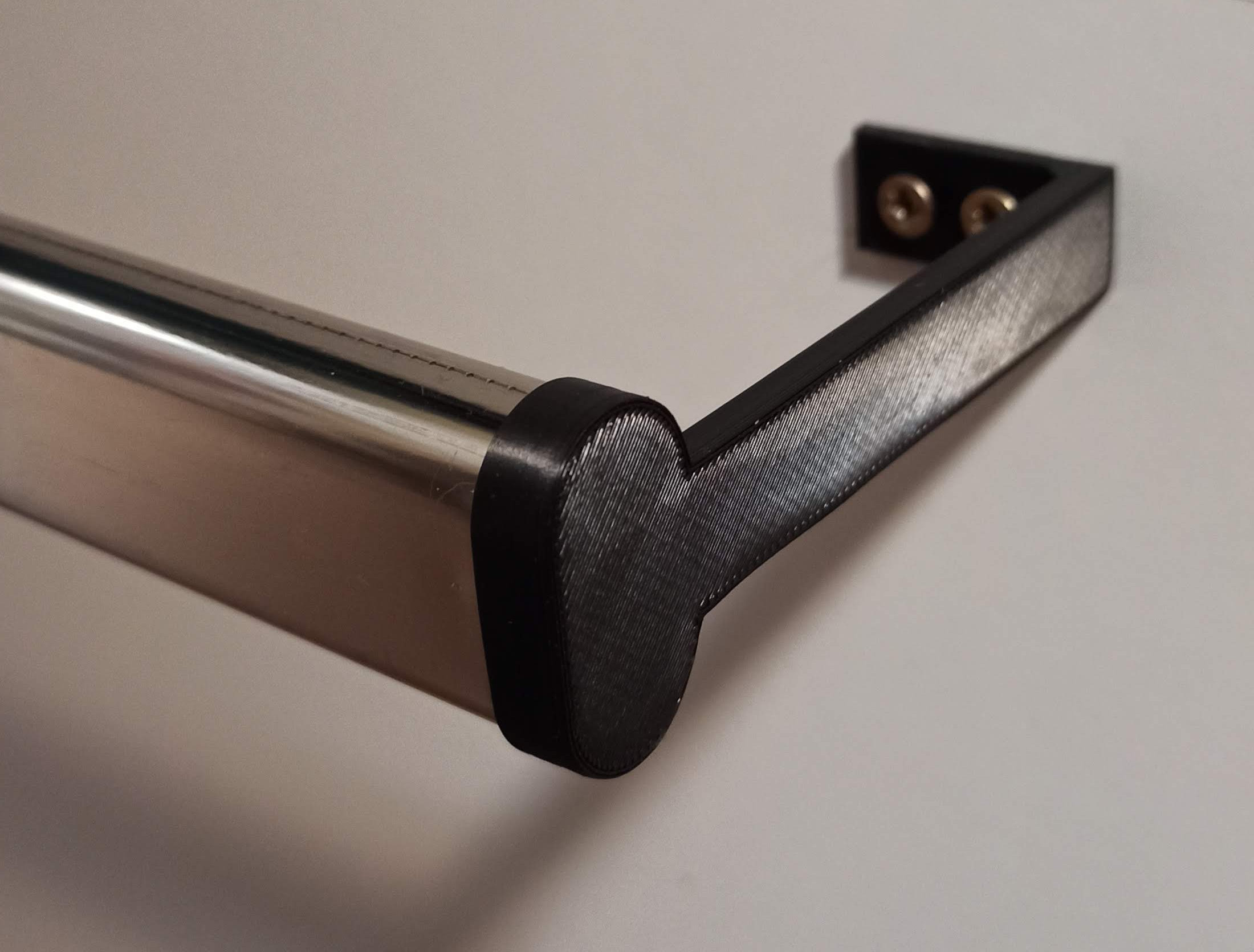 Držák šatní tyče