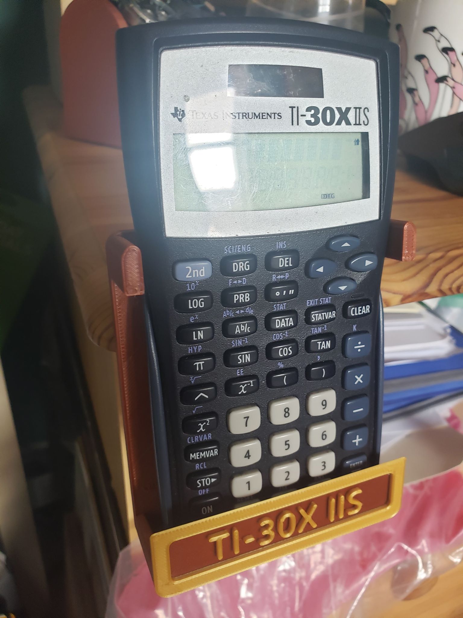 Desktop Calculator Holder (TI30XIIS) by Samson Download free STL