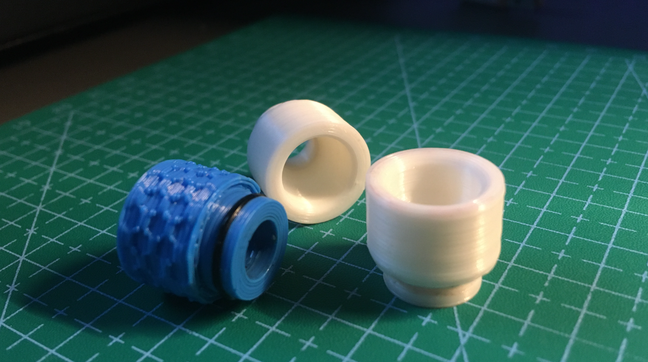 810 vape mouthpiece with honeycomb pattern