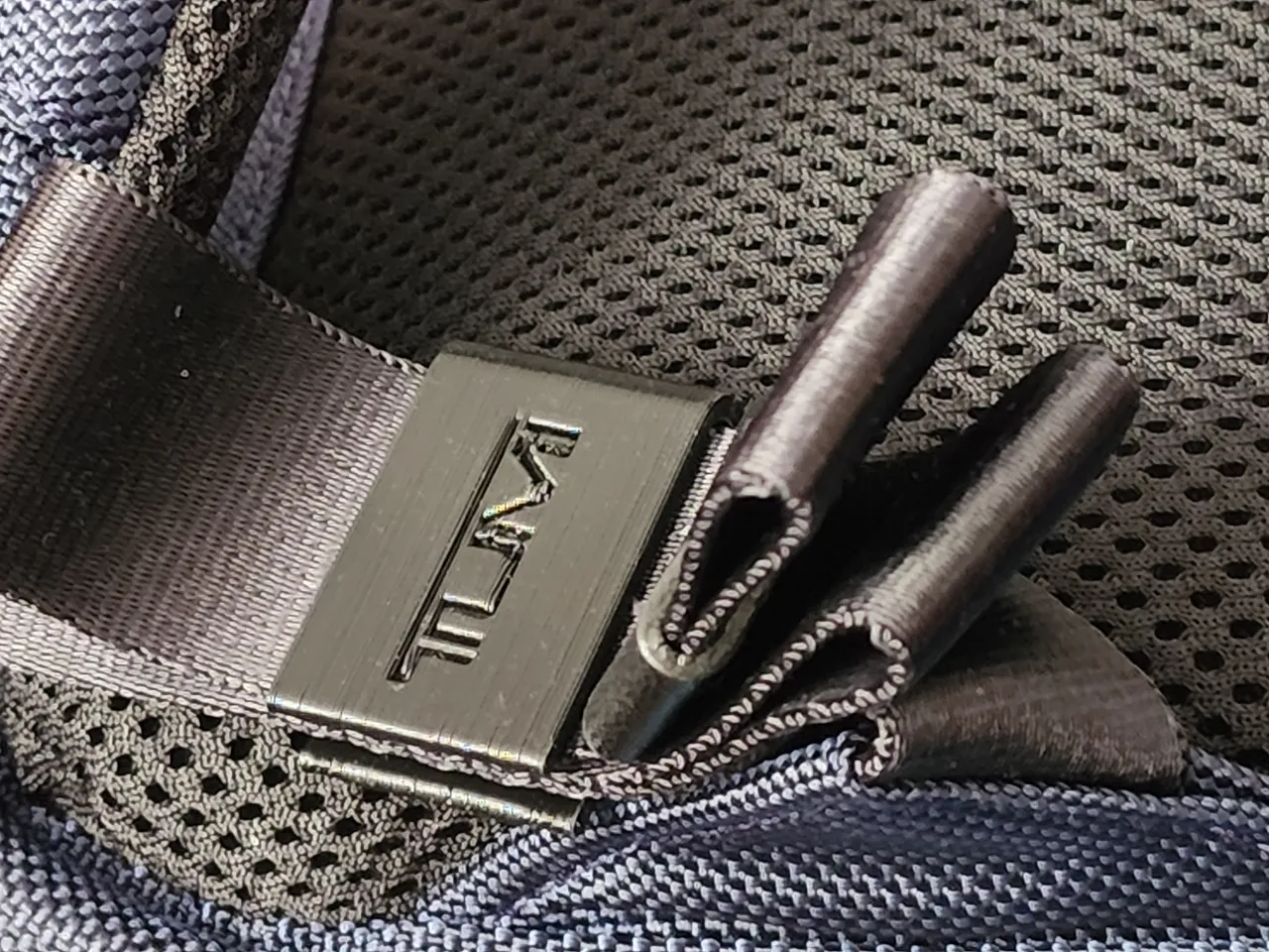 How Do I Use My Tumi Bag Strap