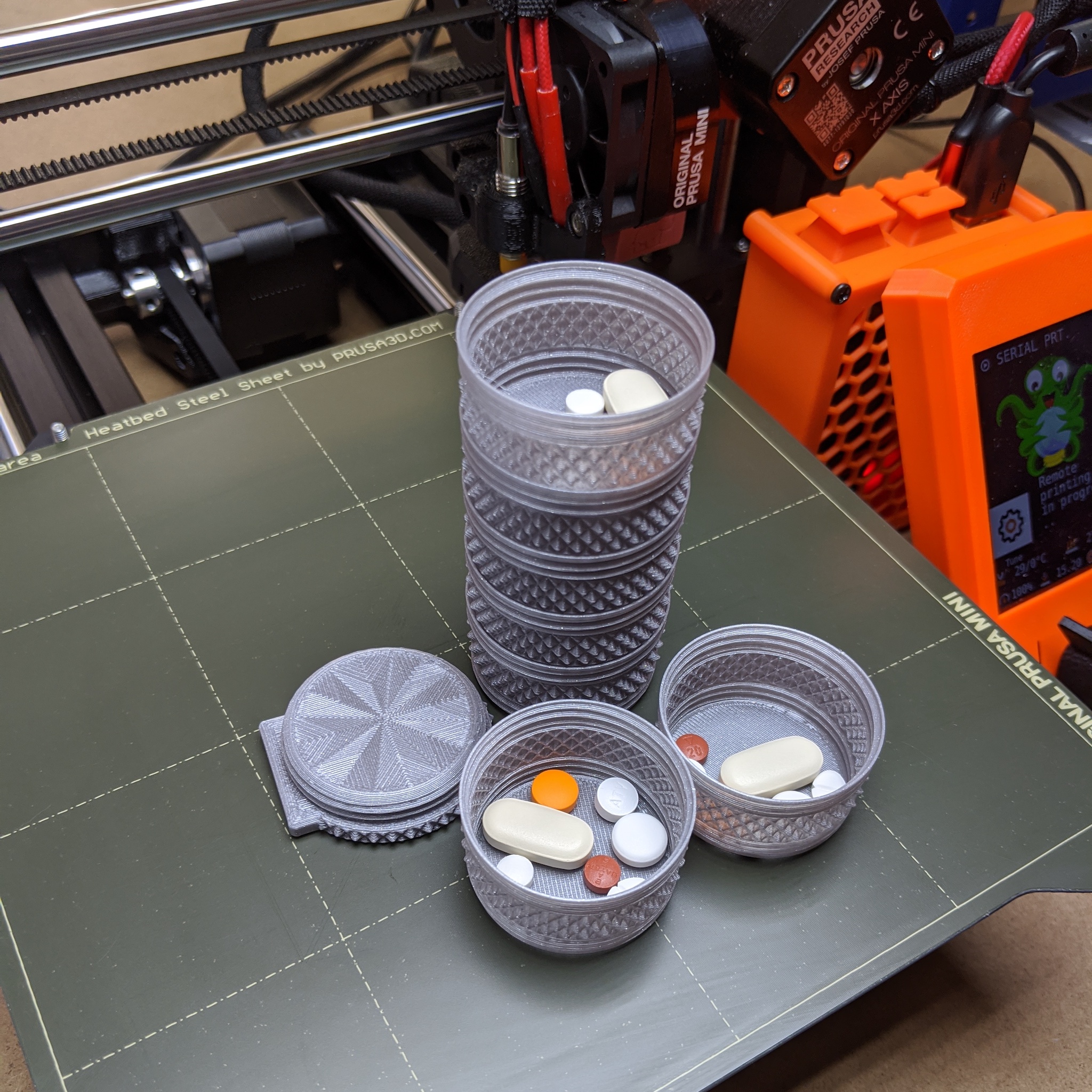 Vase mode stacking pill pots