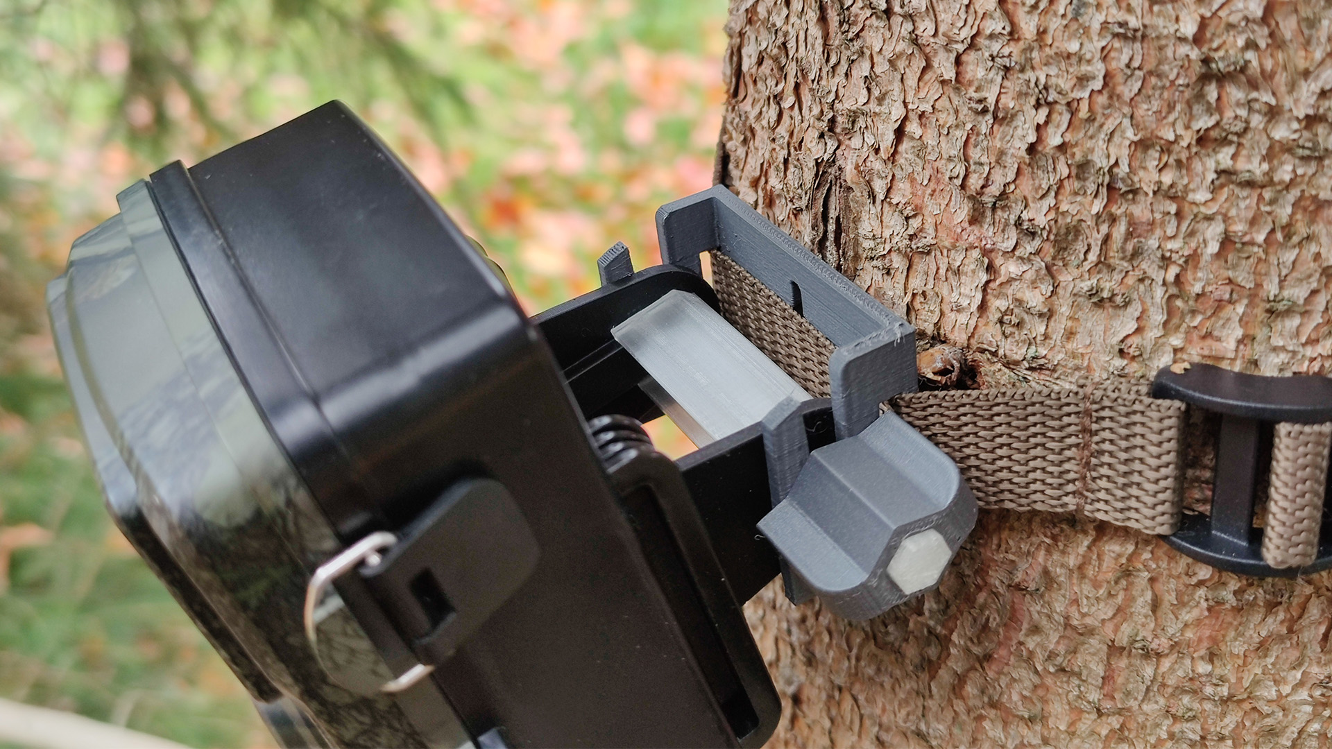 Easy mount and aim for wildlife camera