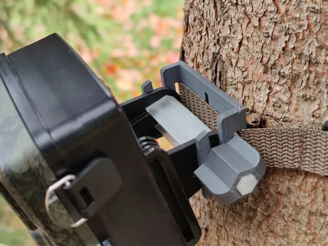 Easy mount and aim for wildlife camera