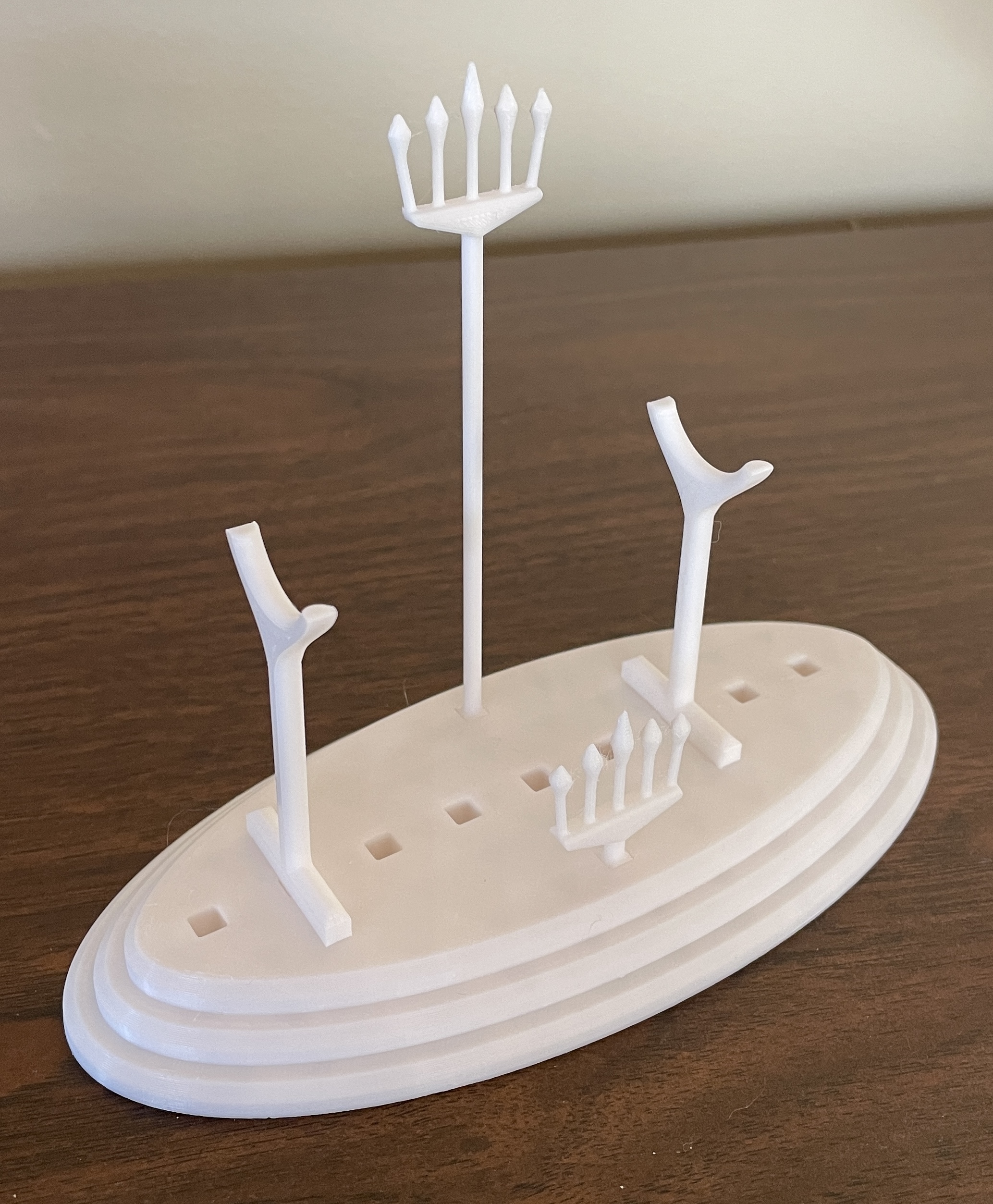 Display stand for decoy fish