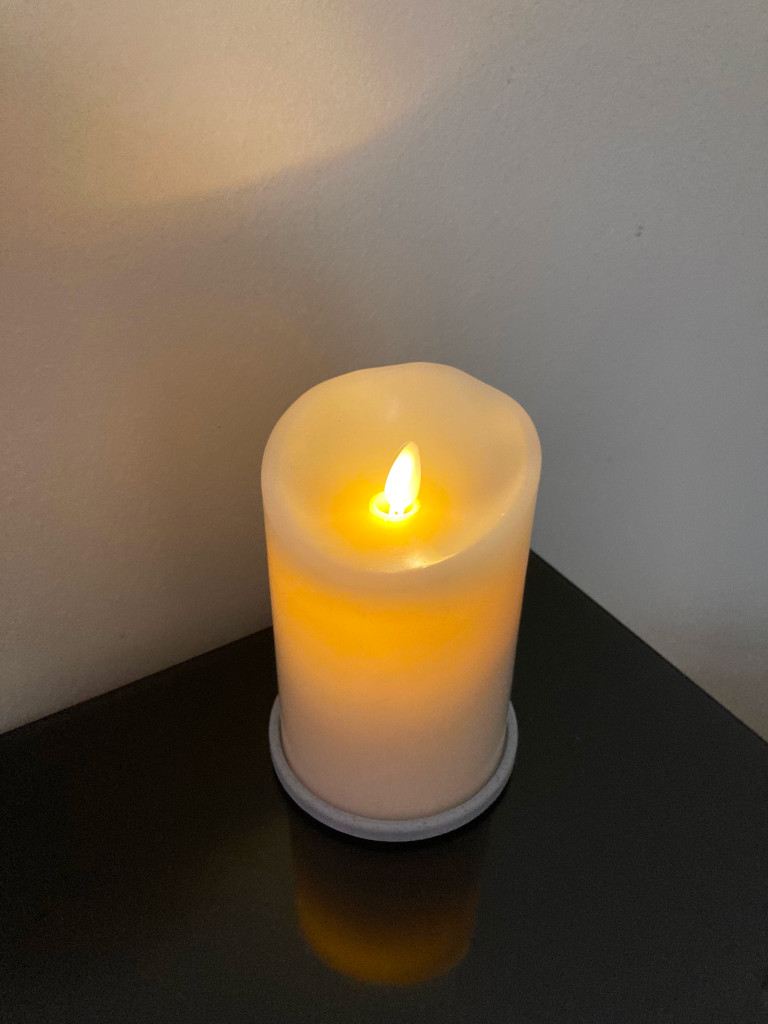 Luminara stand with hole for cord