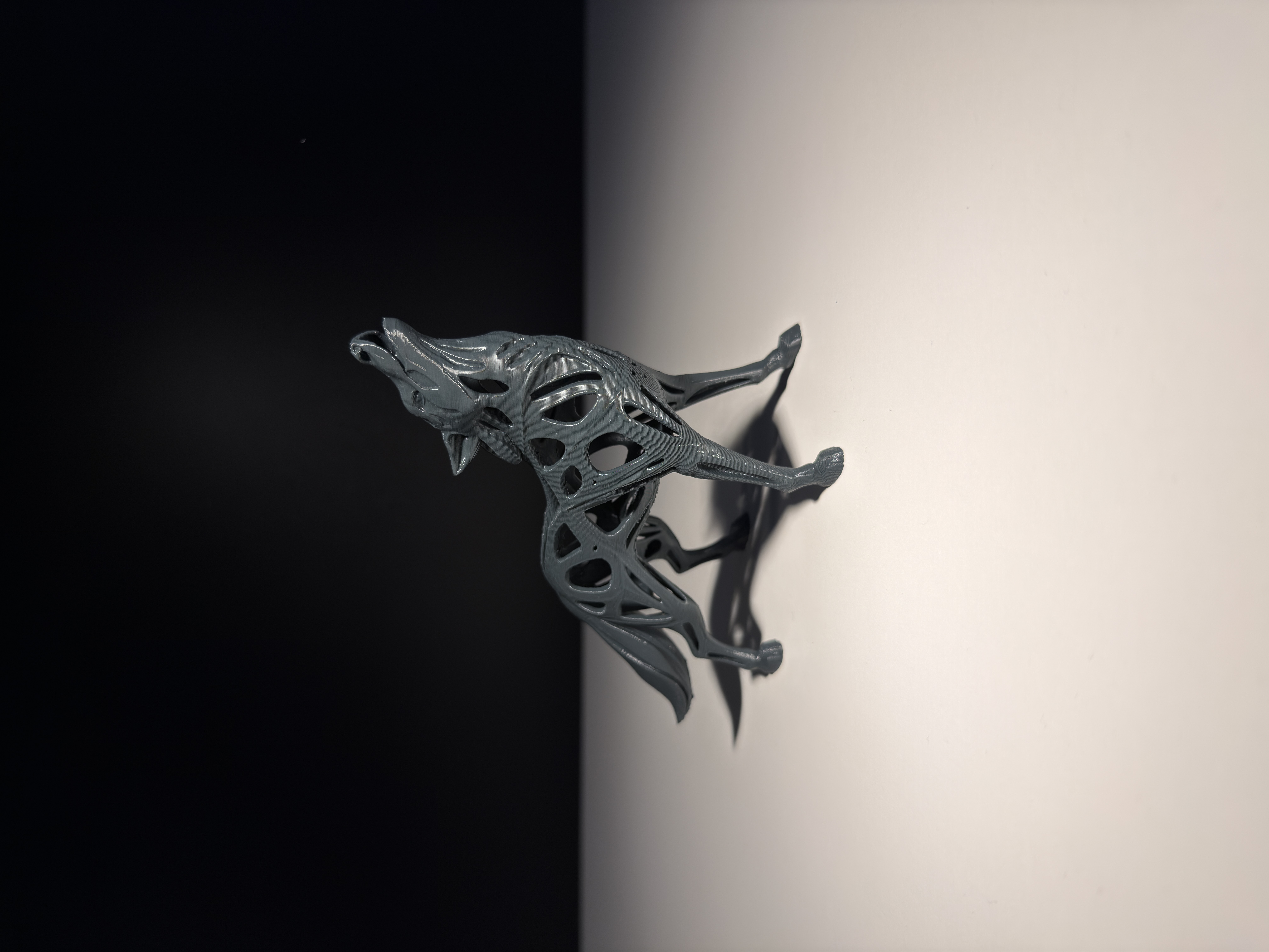 Miniatura 3 do modelo 3D Howling Wolf Statue