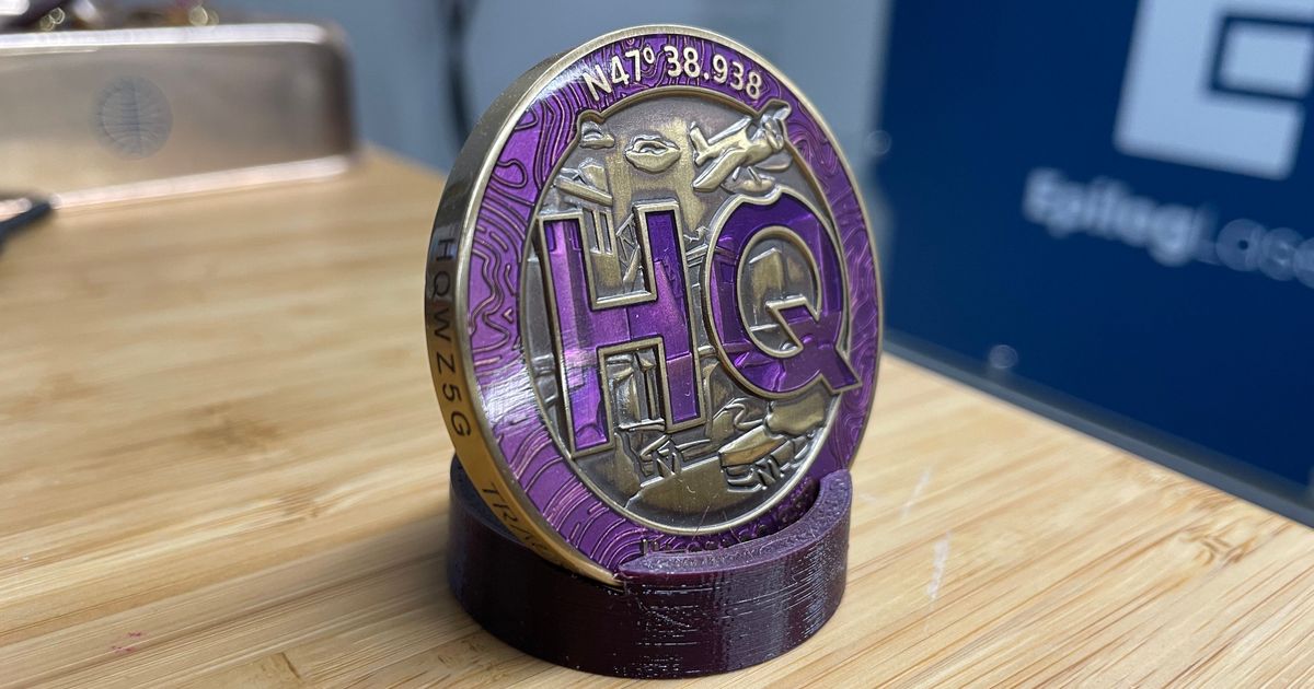 Challenge Coin Holder upright display by Drakein3D Download free STL model