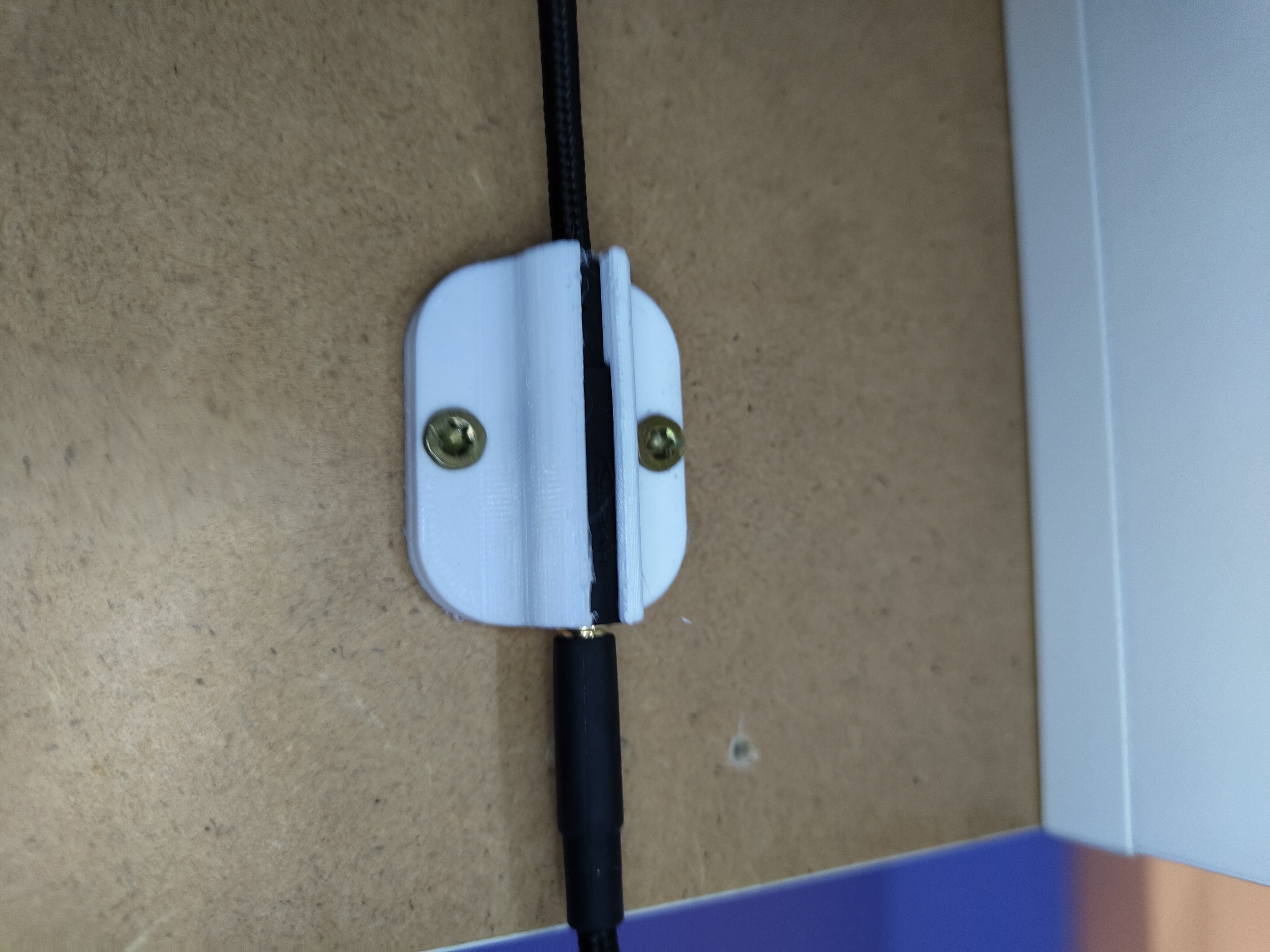 Cableholder for HyperX CloudX
