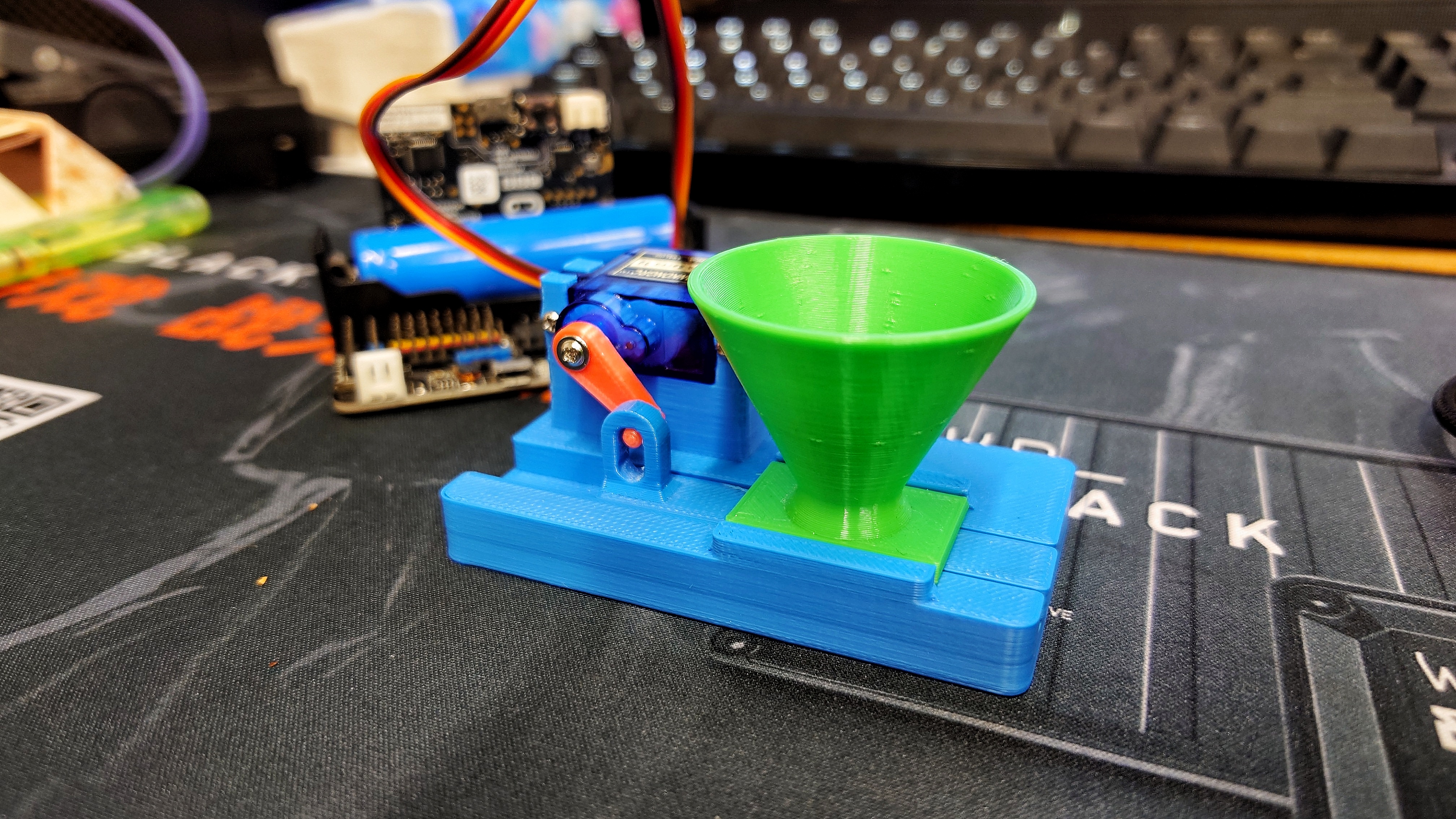 Automatic feeder for fish tank