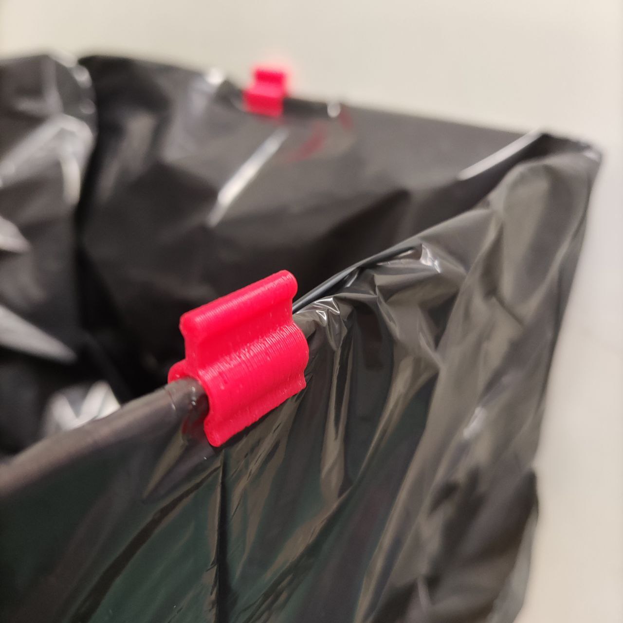 Clip trashcan