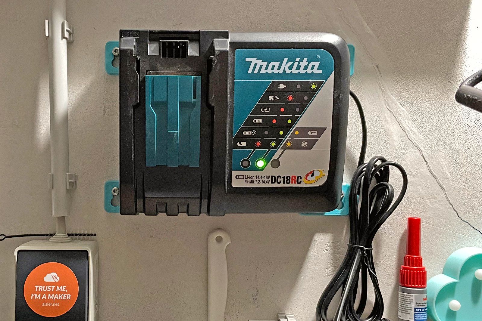 Wallmount bracket for Makita Charger DC18RC