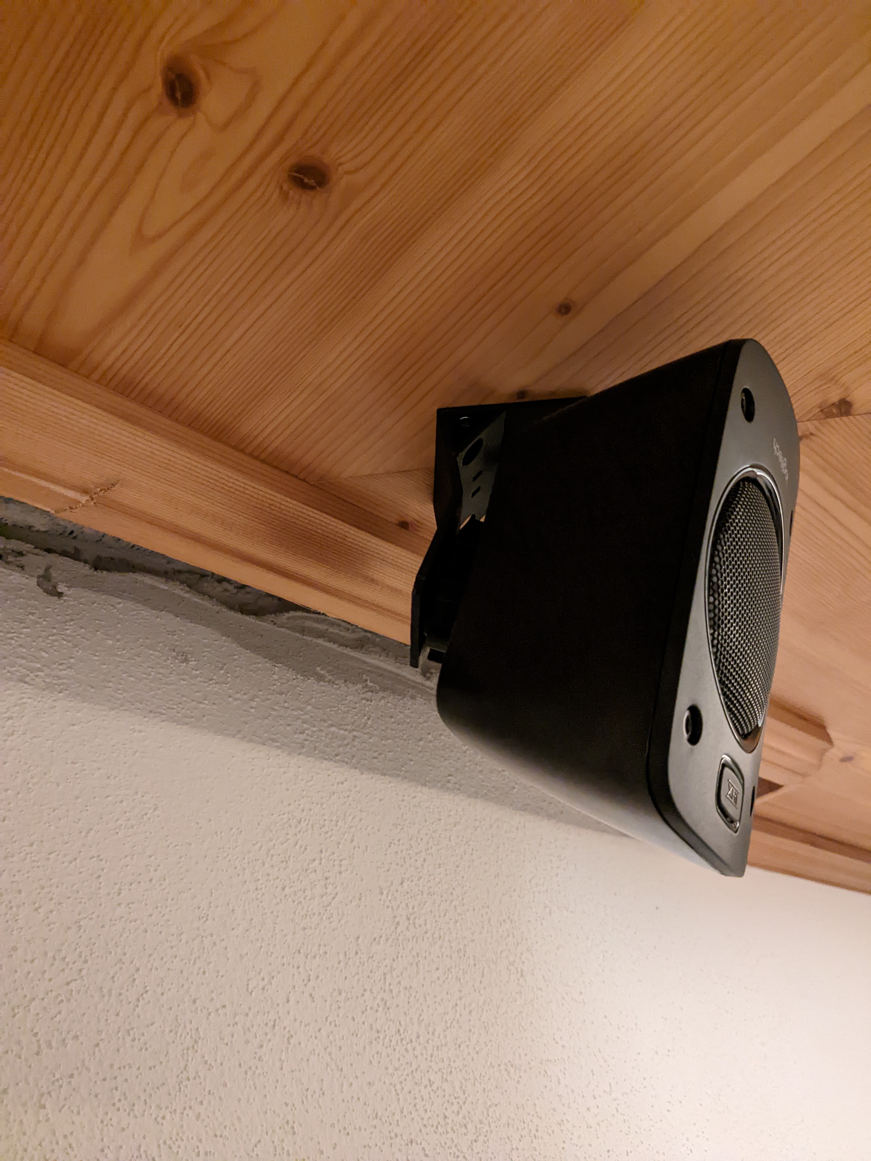 Speaker mount