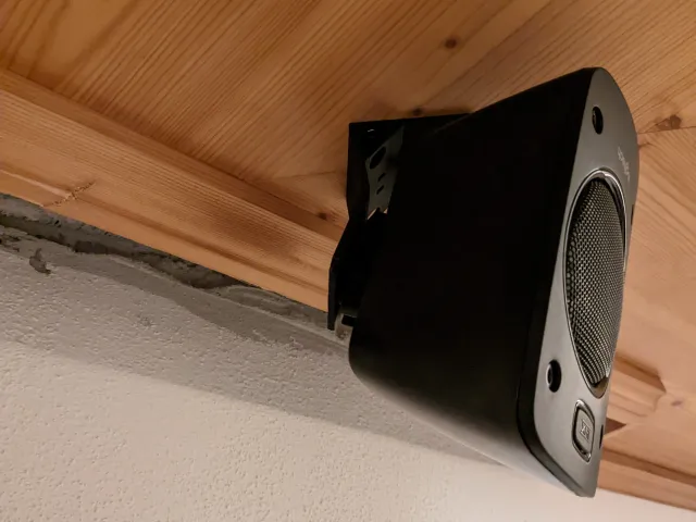 Speaker mount