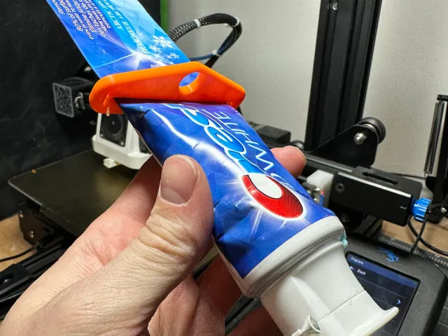 Toothpaste Squeezer