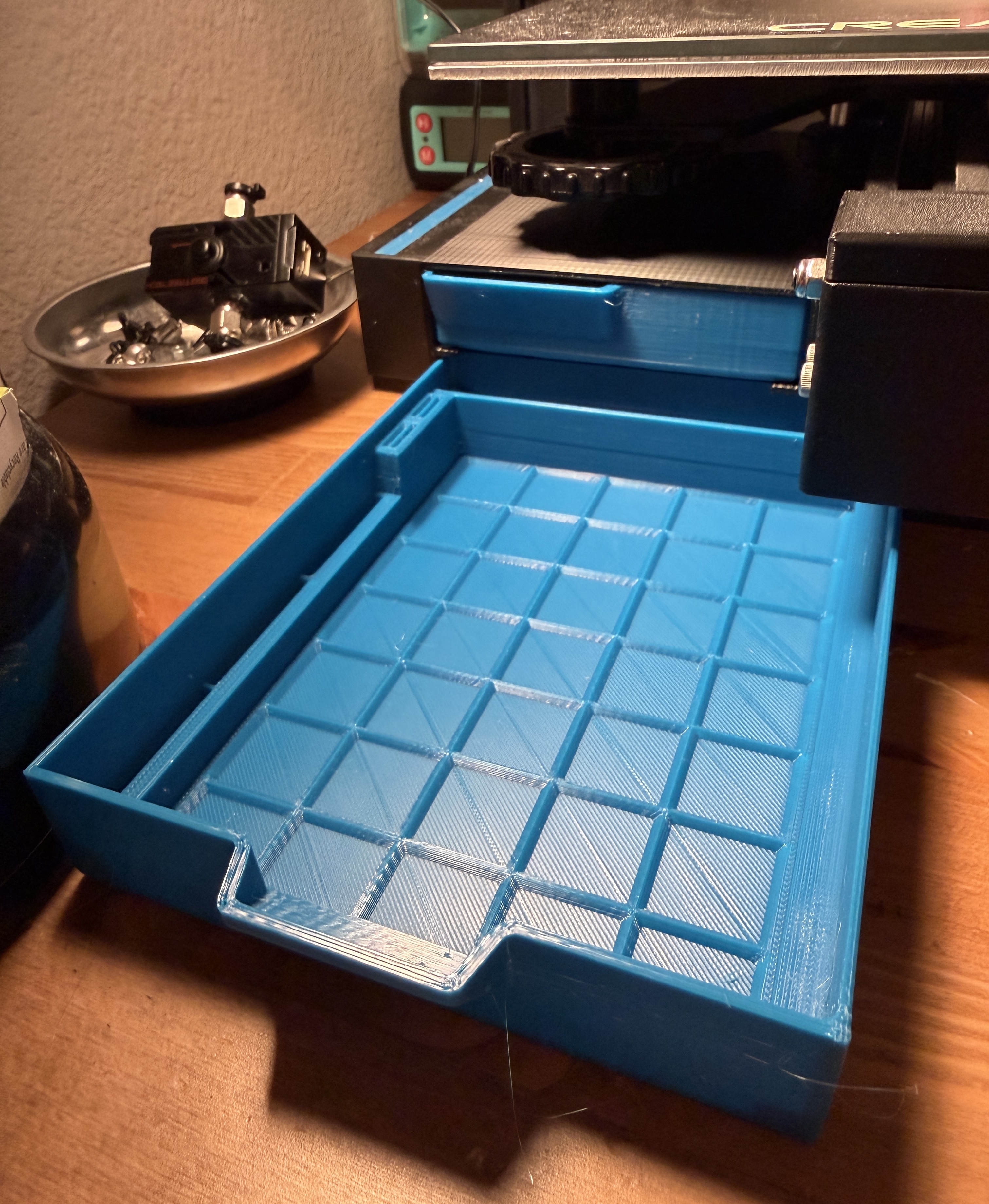 Ender 3 Pro dual drawers with customizable interiors but original exteriors