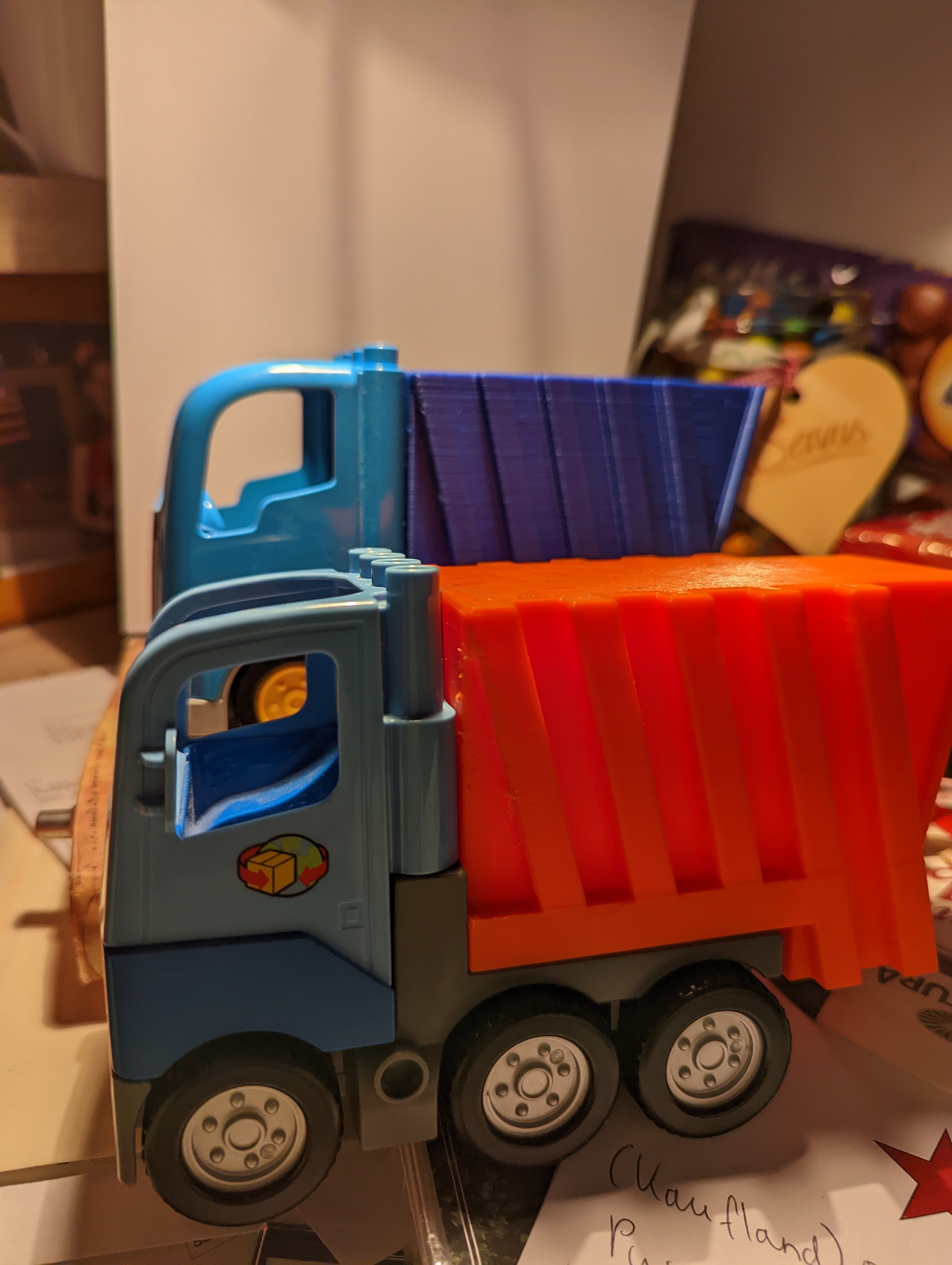 German Garbage Truck with closing Lid