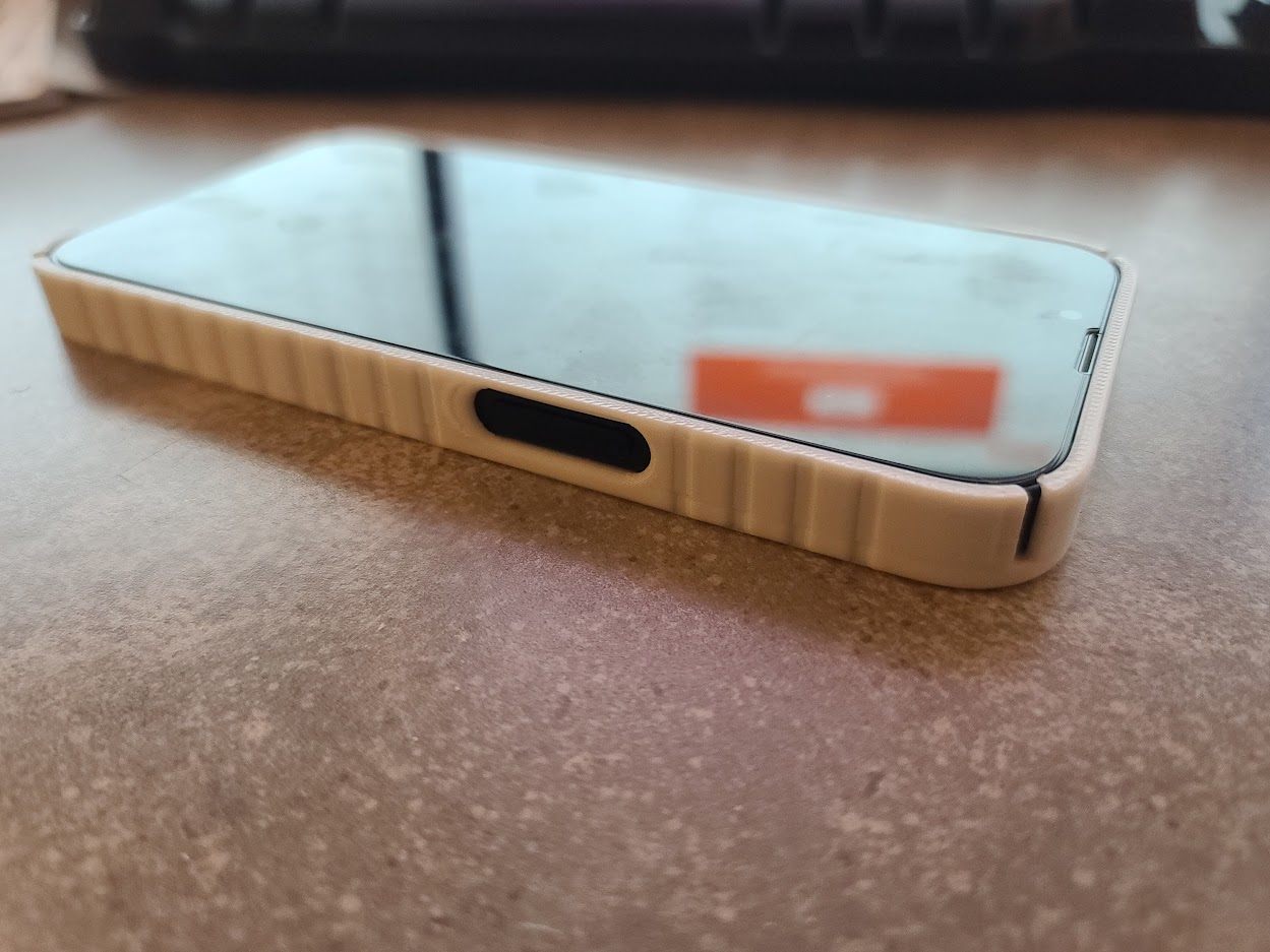 Miniatura 2 do modelo 3D iPhone 13 Case