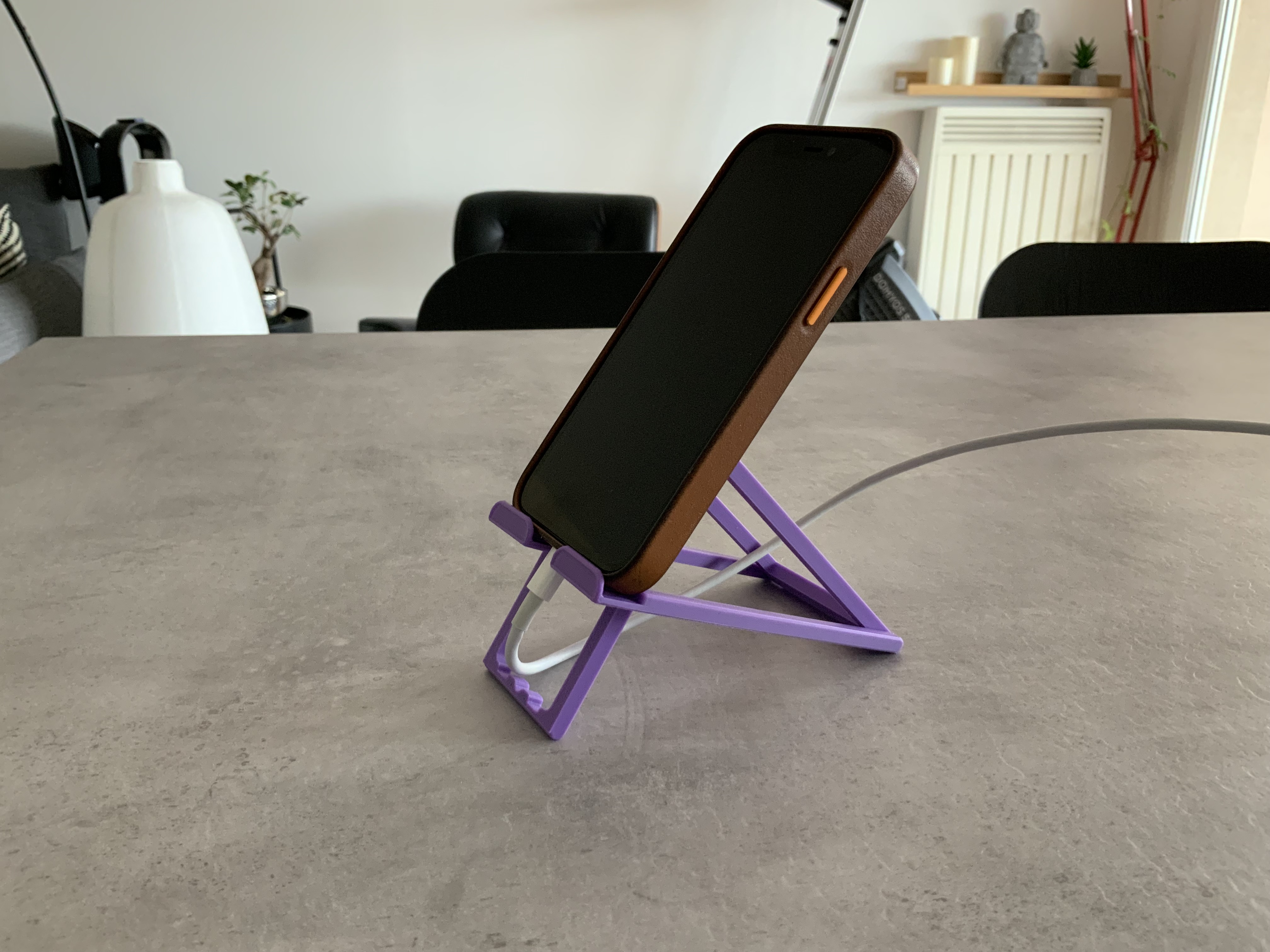 Print in place stand for smartphones and tablets