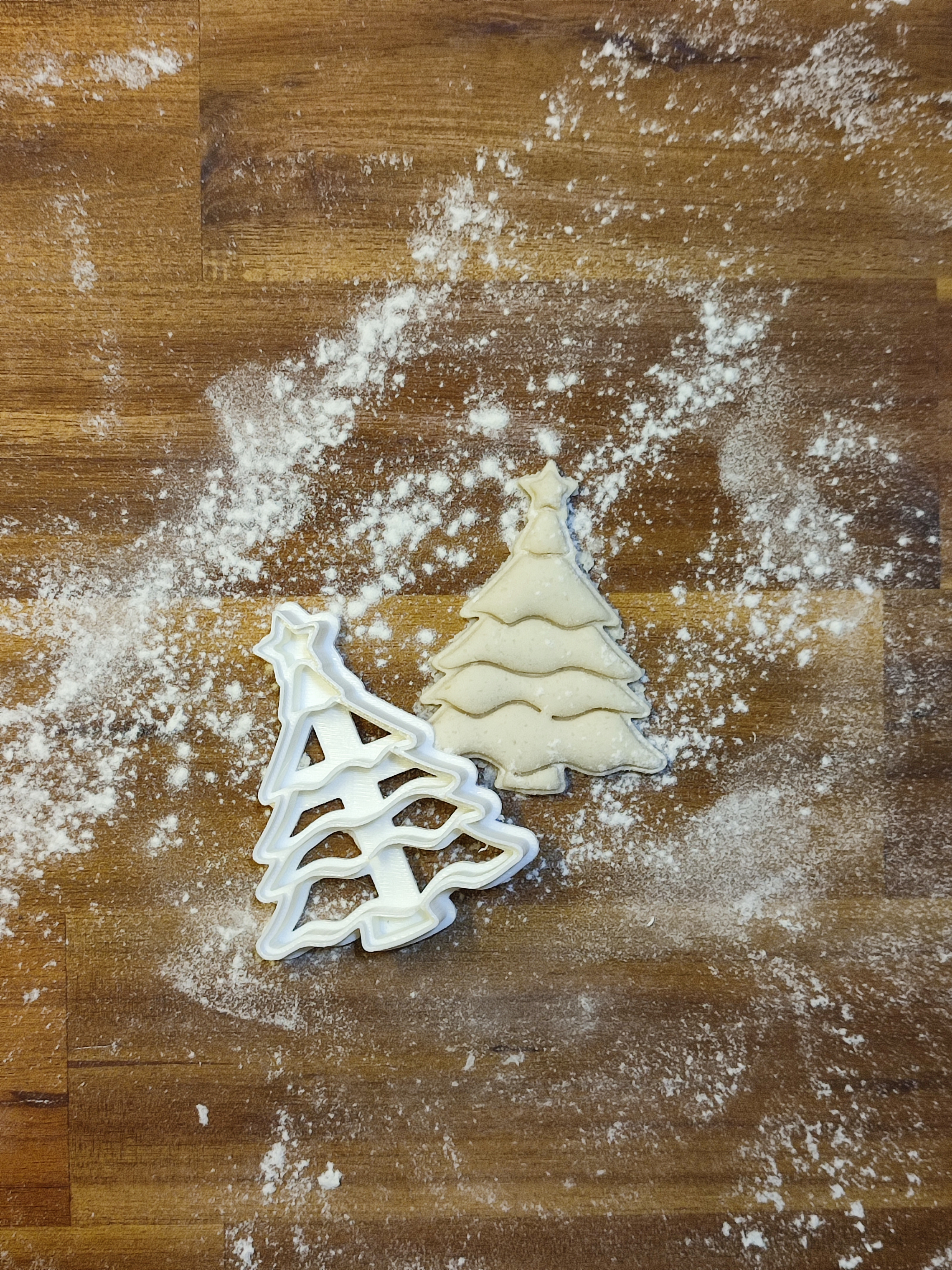 Miniatura 2 do modelo 3D Christmas tree cookie cutter
