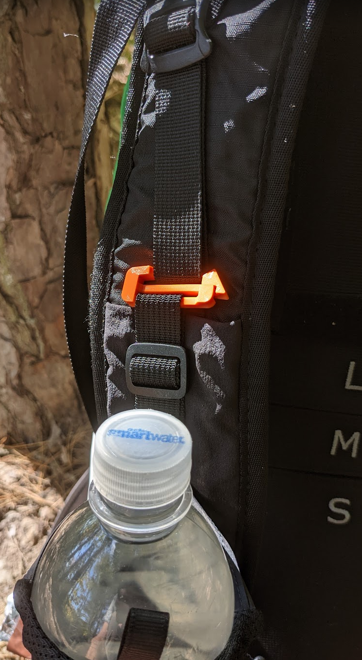 Flat webbing clip for webbing sized 0.5-1 in (13-26mm)