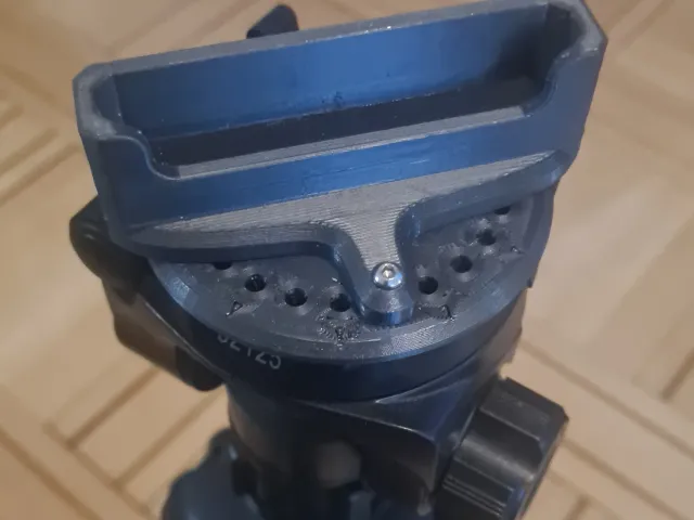 Mobile phone tripod mount for 360 images
