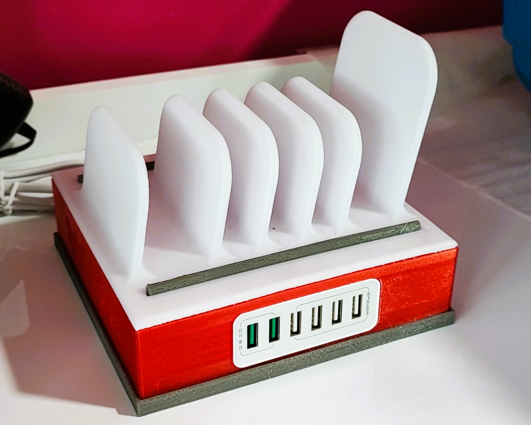 USB charging station / USB nabíjecí stanice