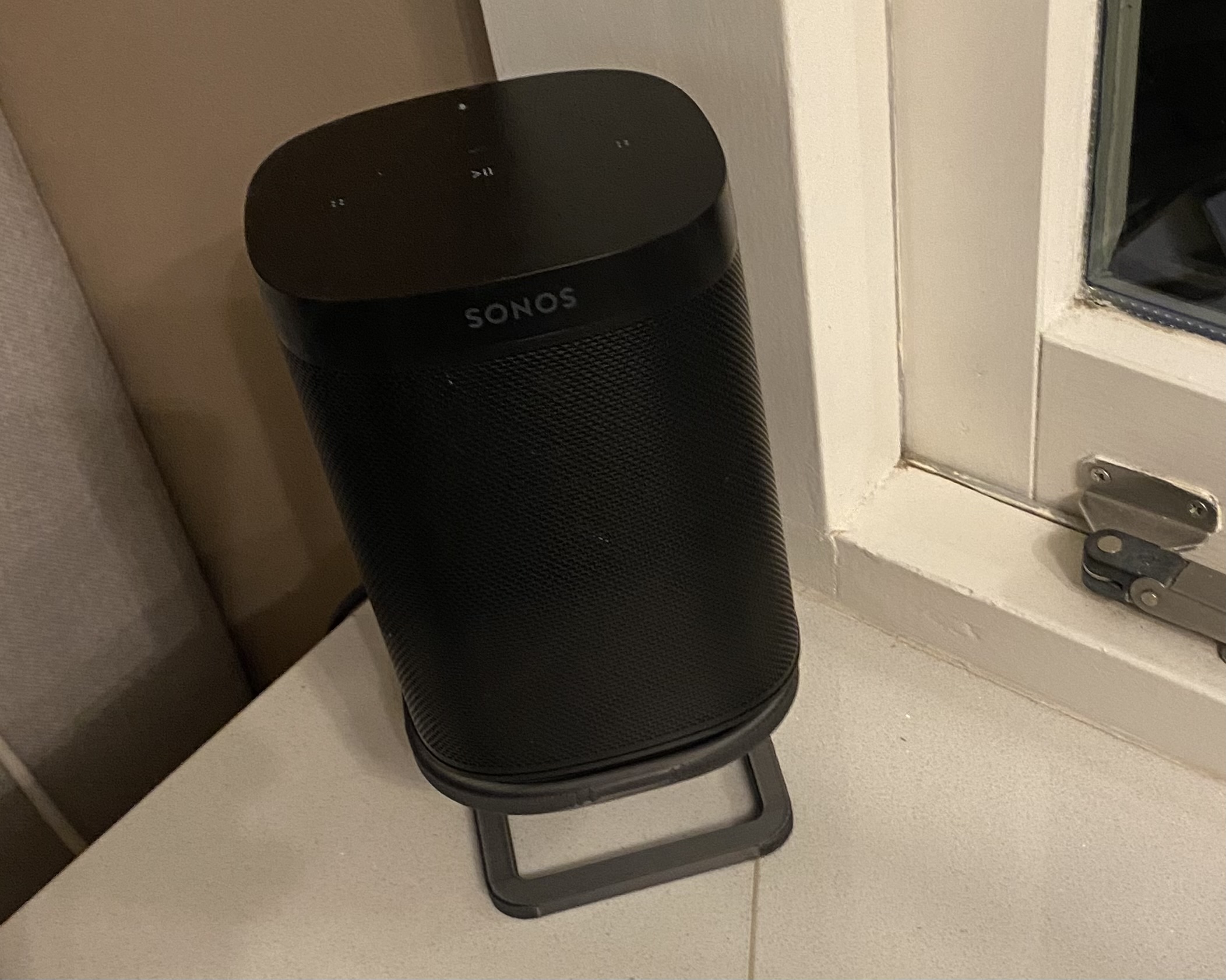 Sonos One angled stand