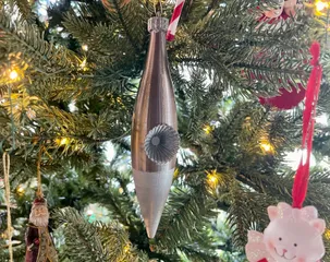 Starburst Icicle Christmas Ornament