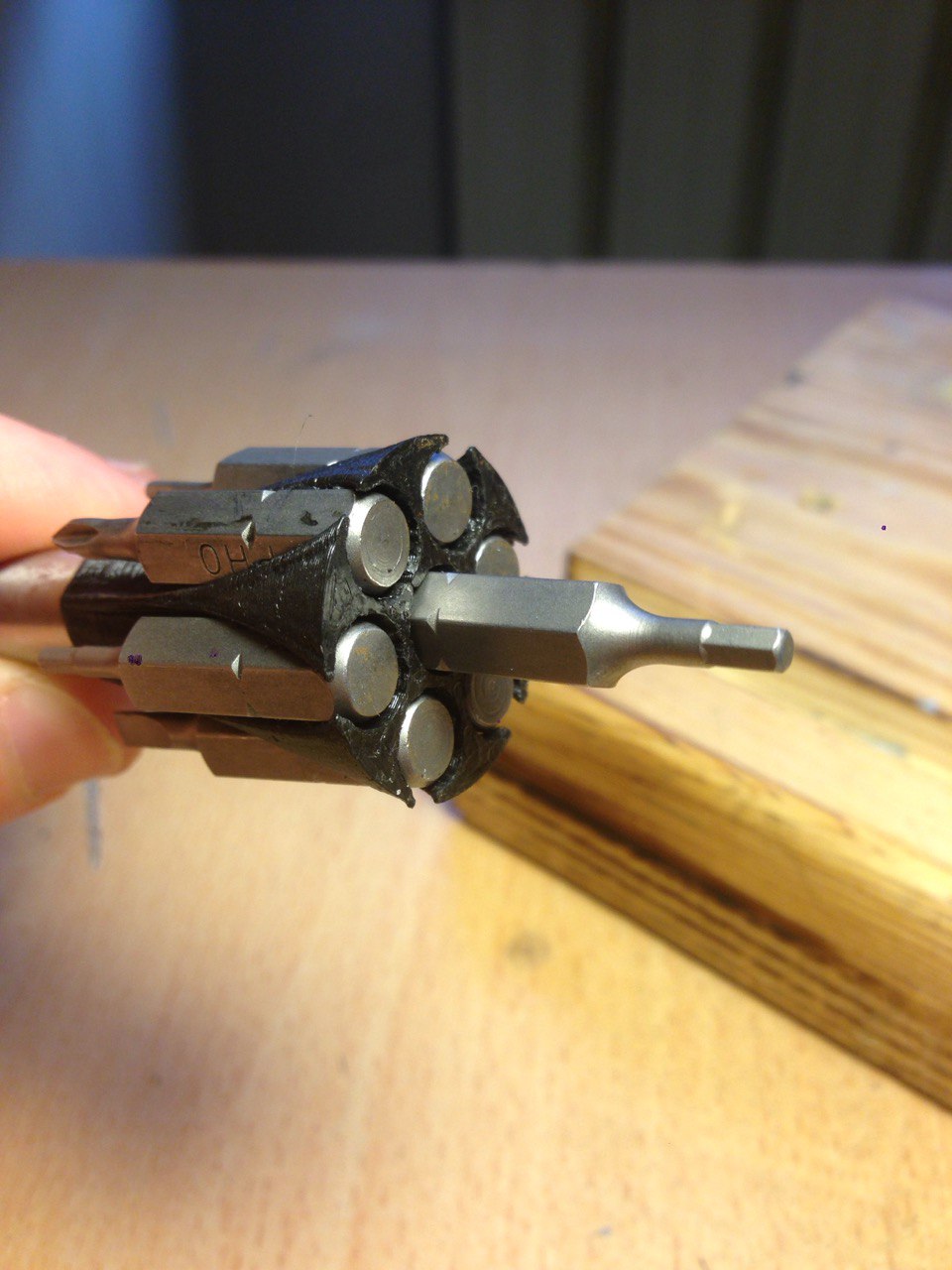 6mm Screwdriver Handle - Holds 8 Bits by bitli | Download free STL ...