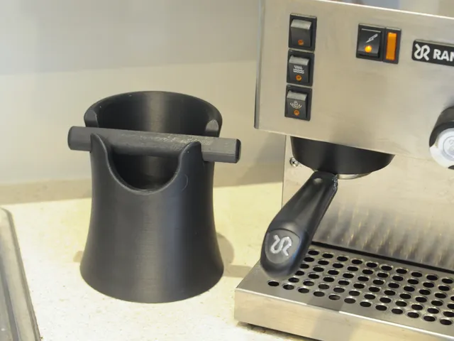 Easy-clean coffee knock box