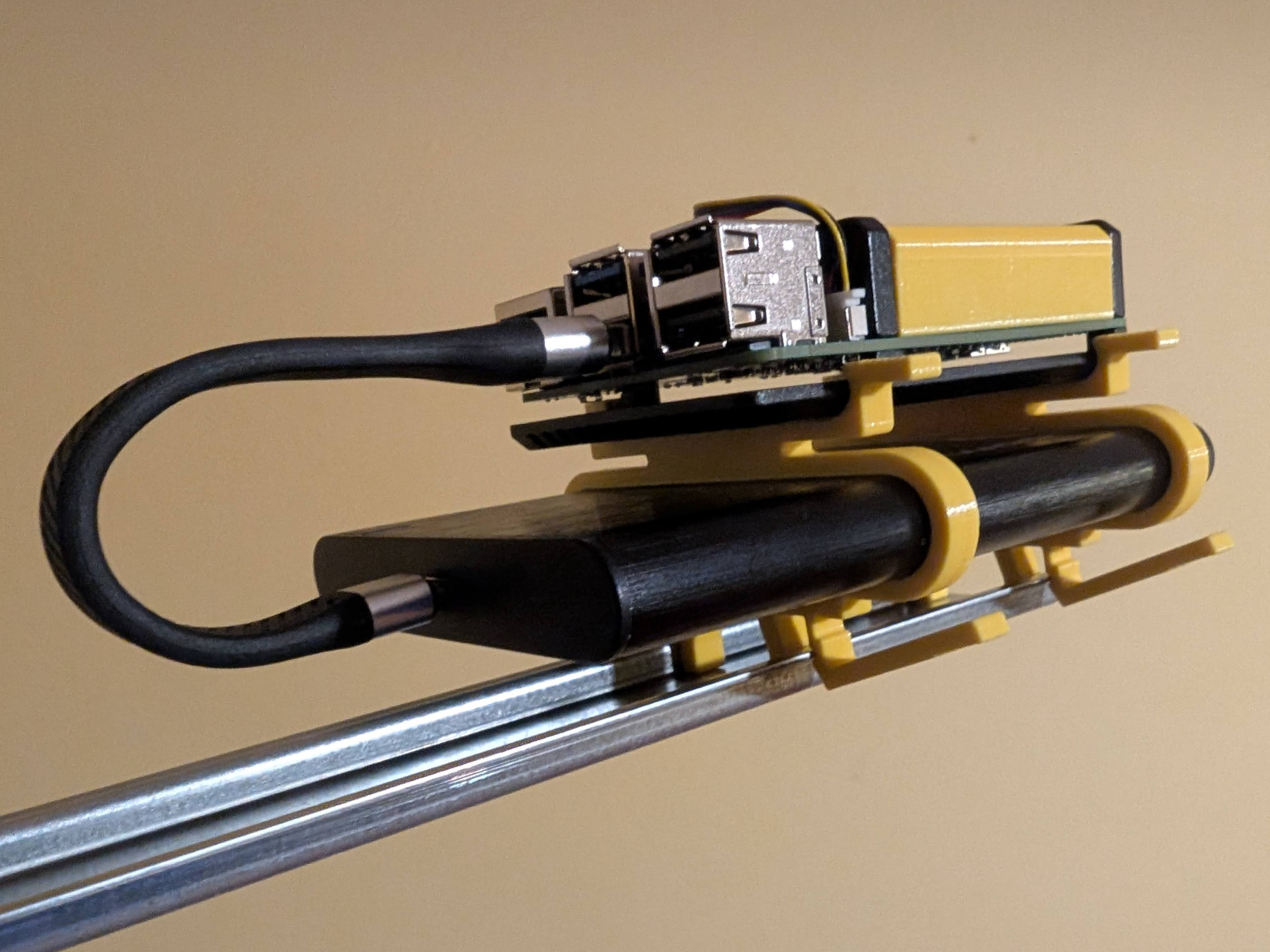 Raspberry Pi Armor with Axagon SSD/HDD – DIN-Rail Mount