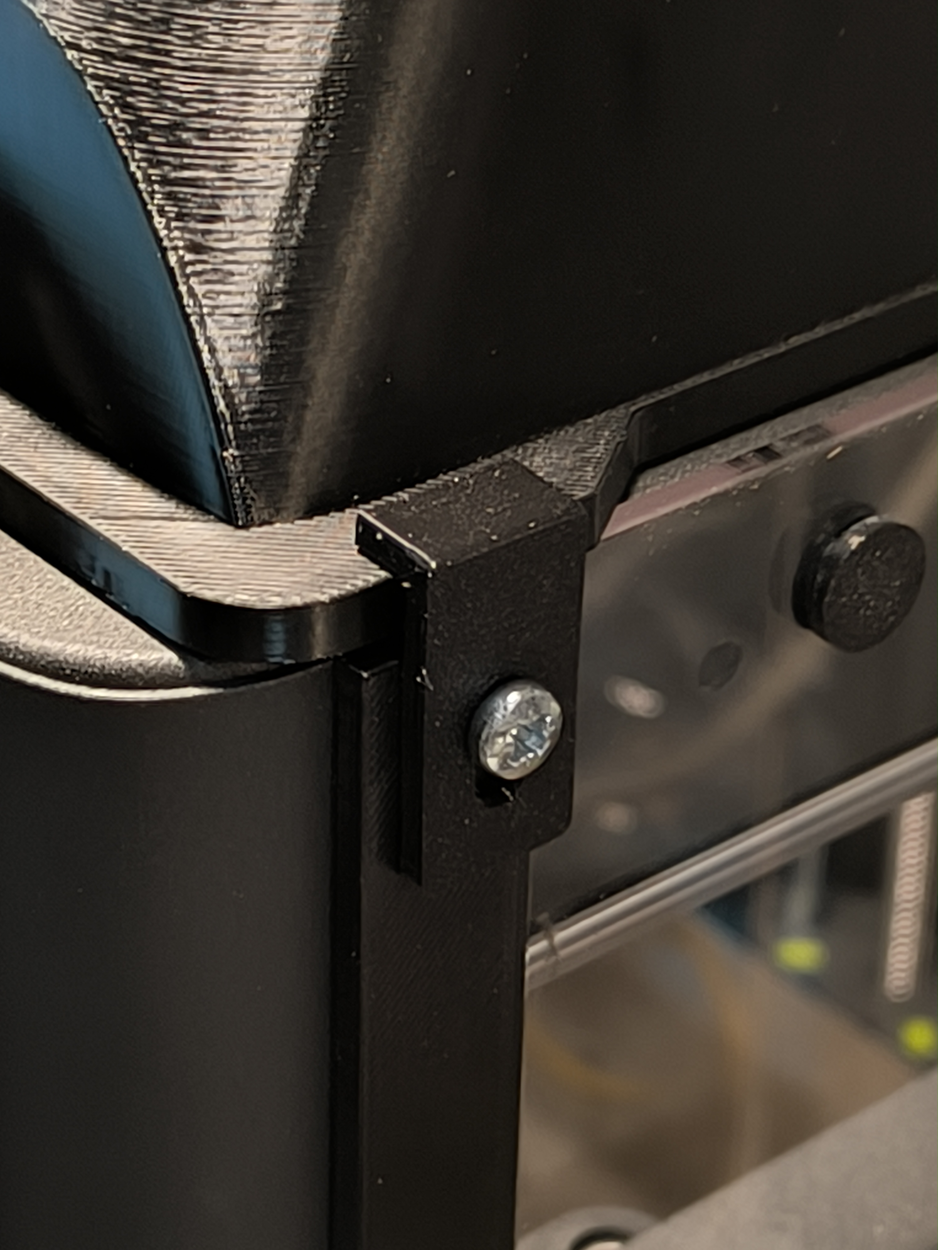AD5M minimal enclosure fixing clip