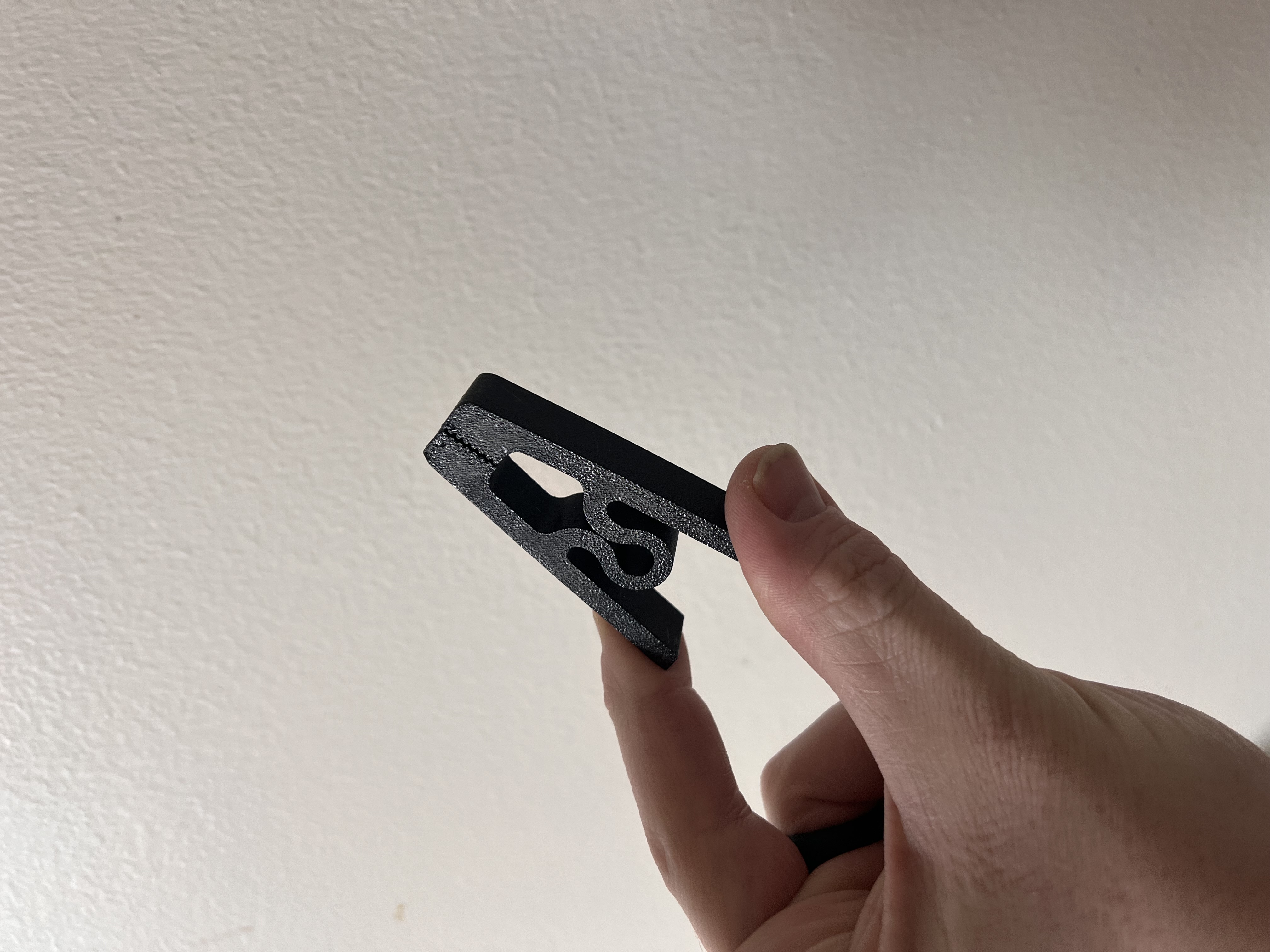Magnetic chip or nip clip
