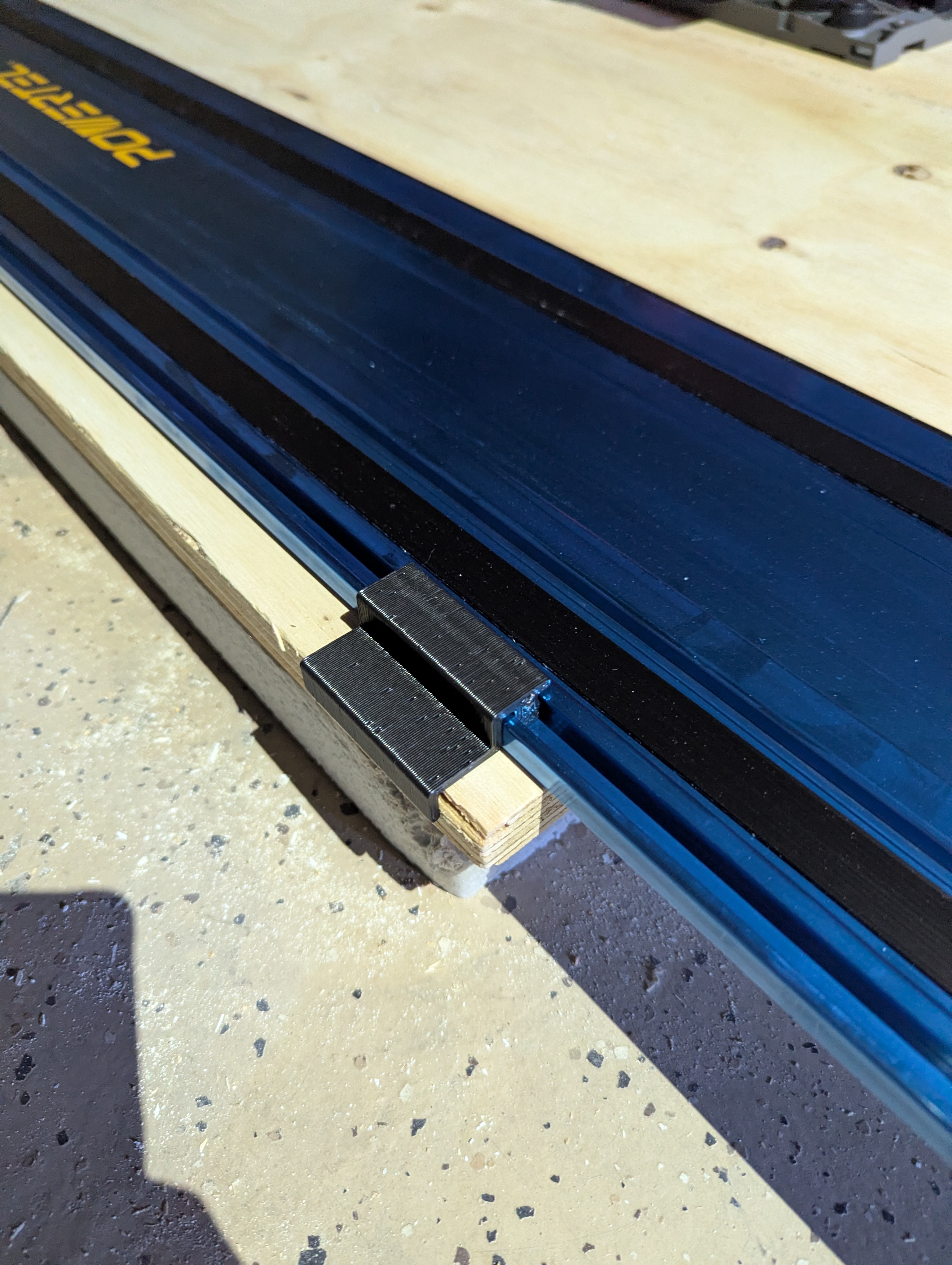 100% 3D-Printable Parallel Guide for Powertec/Milwaukee Track Saw OpenSCAD