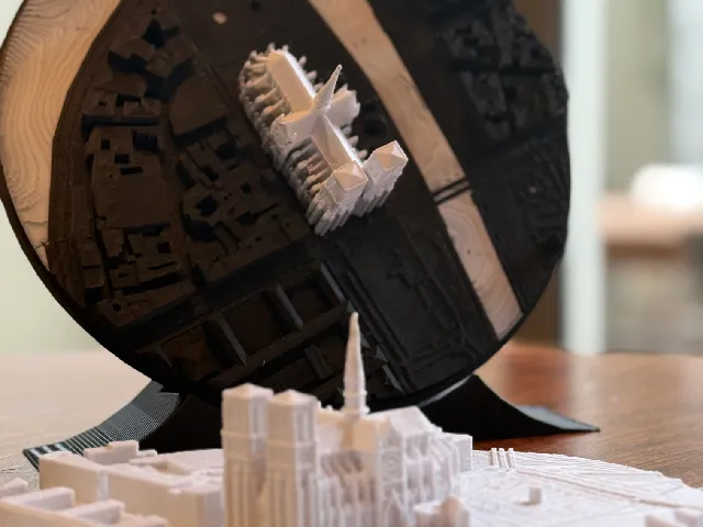 Notre Dame Miniature with Surrounding Map (Multicolor Included)