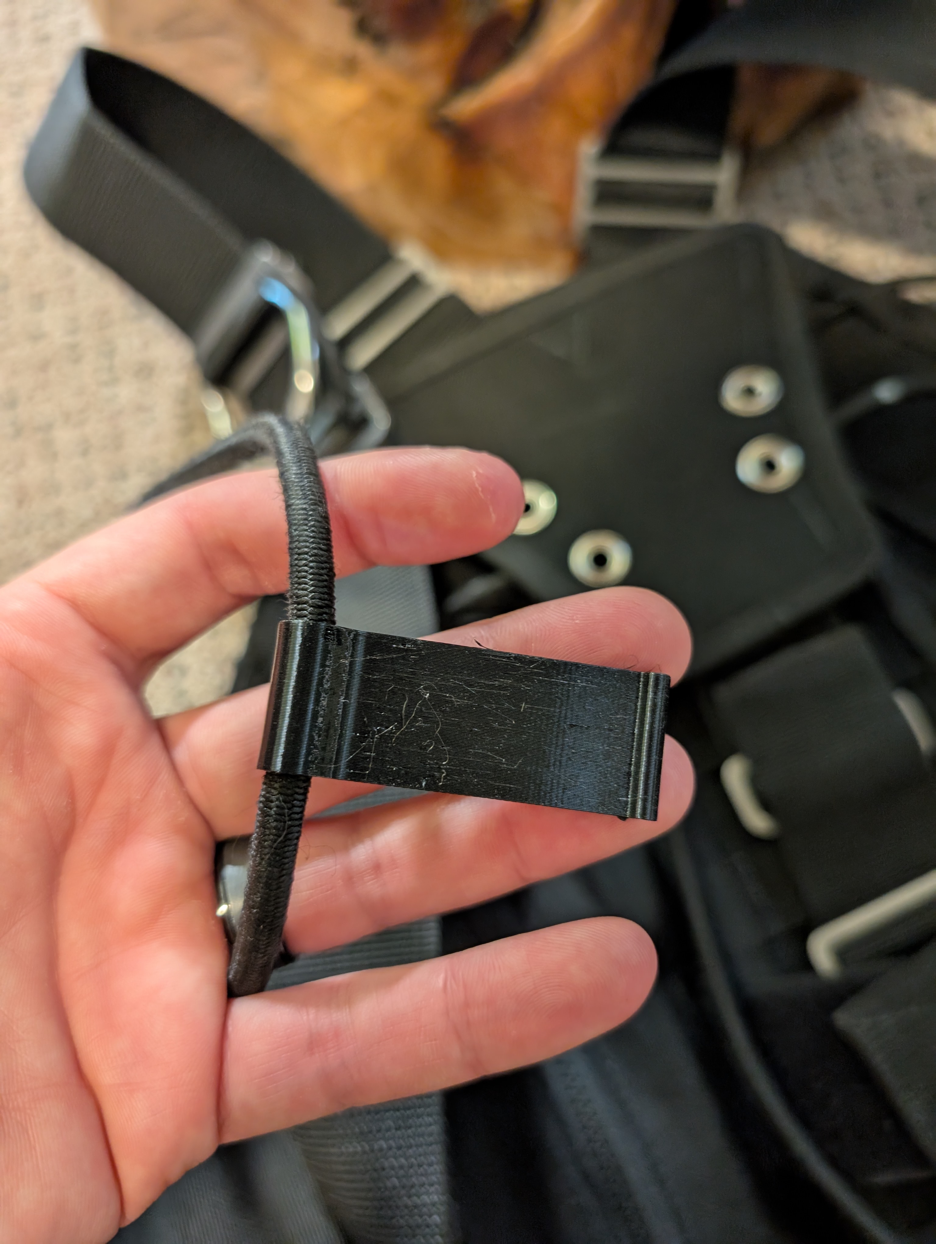 Sidemount bungee pull tab