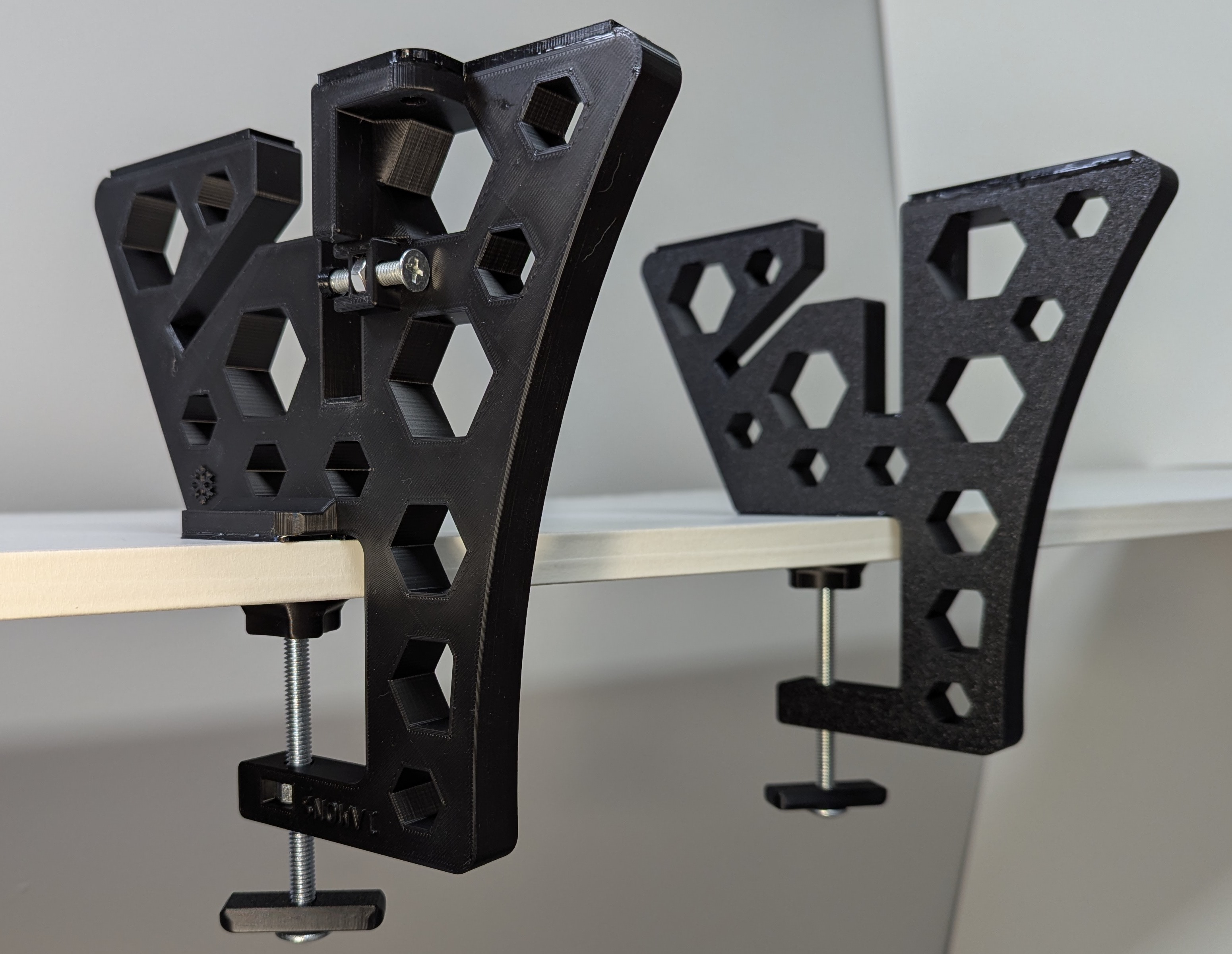 SnowVi Snowboard and Ski Vise / Stand