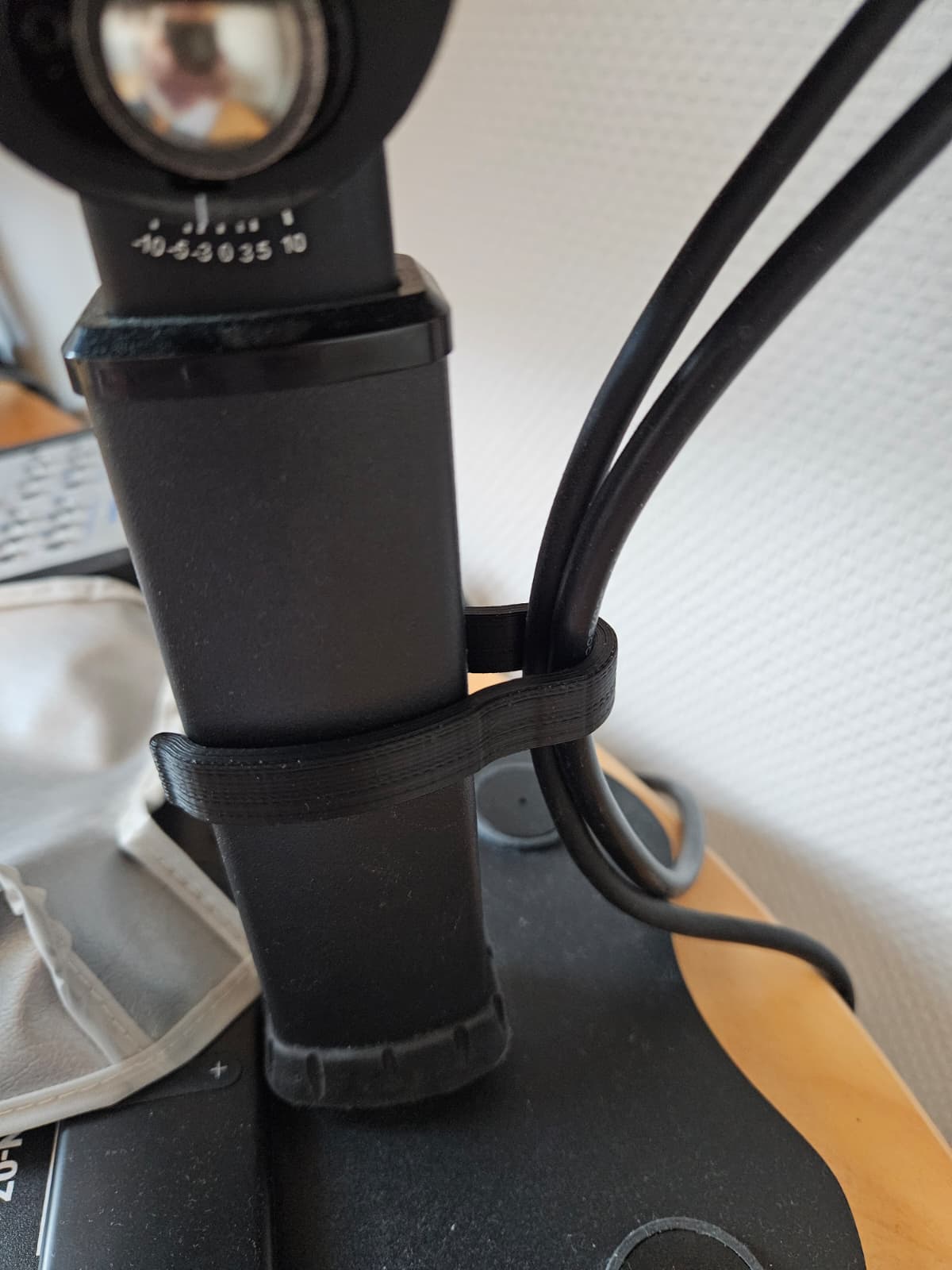 Innox IVA MON-07 / Millenium Desktop Monitor Stand DM3 cable clip