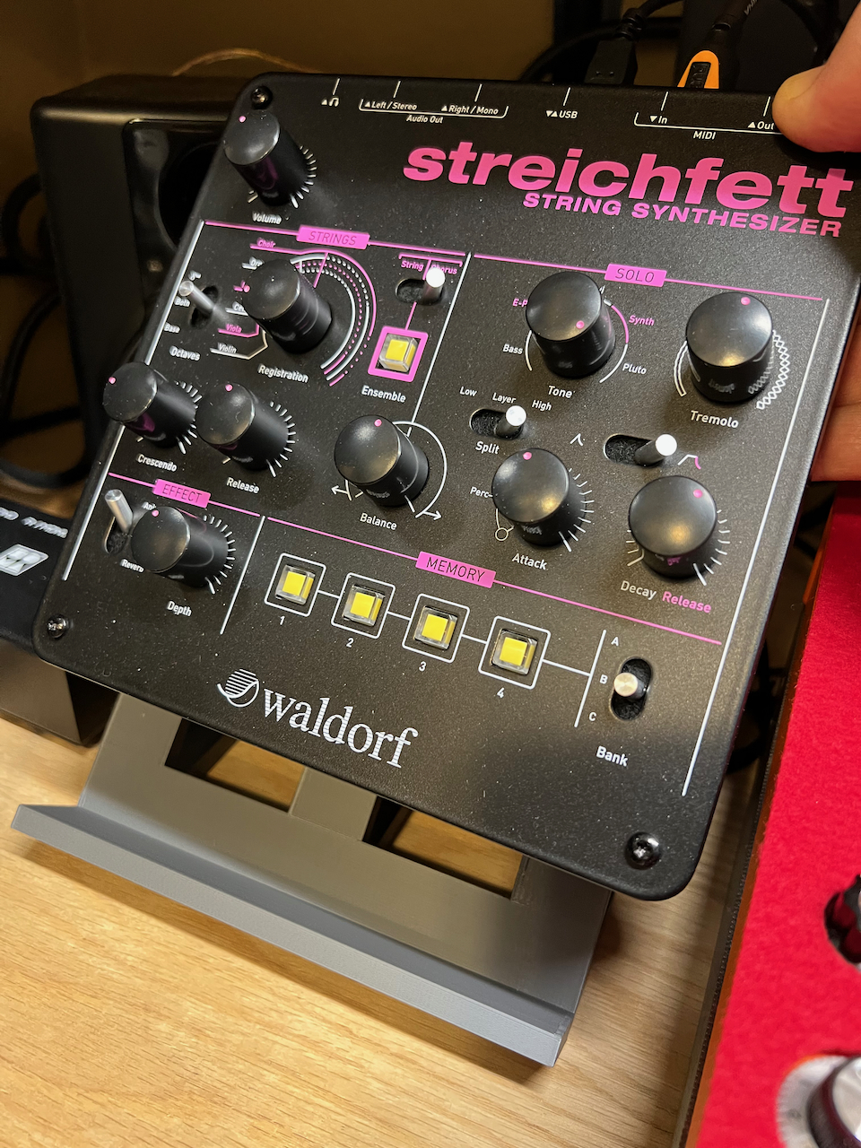 Synthesizer Stand 45 degree angle by RobertusMaximus Download free