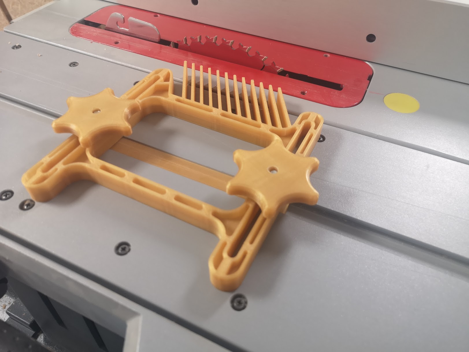 Featherboard for Bosch GTS 10 XC table saw