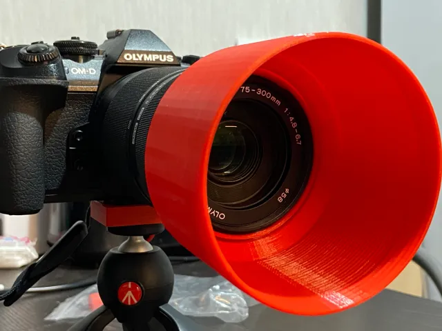 Lens hood LH-61E for olympus 75-300 II lens.